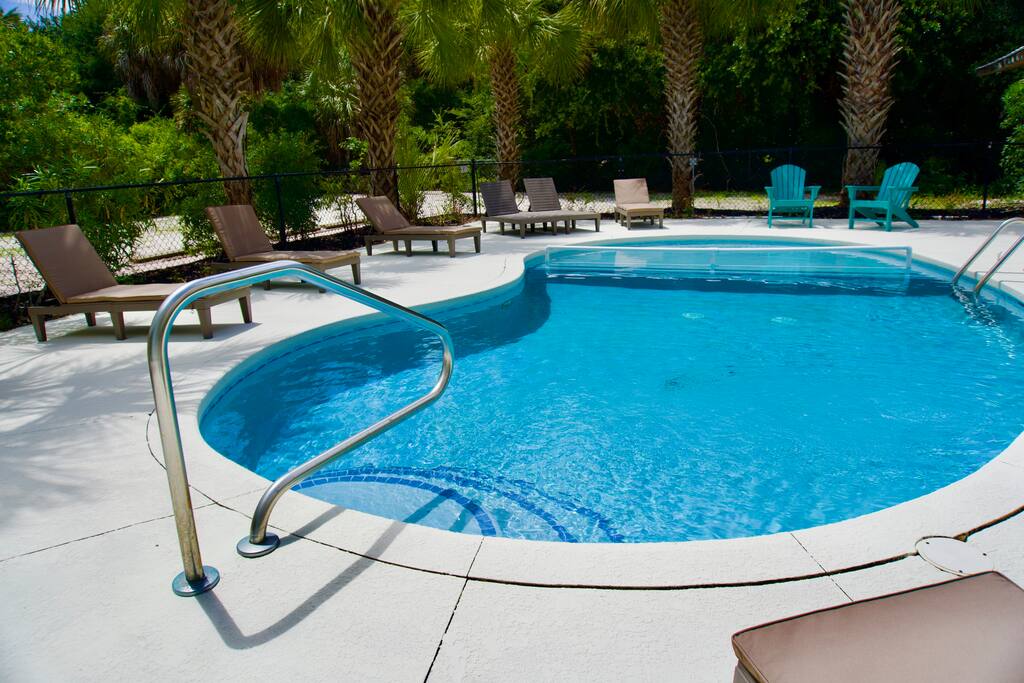 Wavecrest Grand with Pool Great for Groups