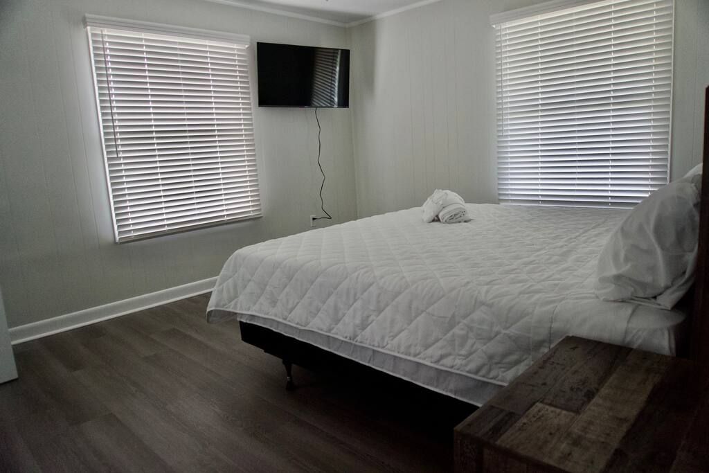 Wavecrest Grand with Pool Great for Groups