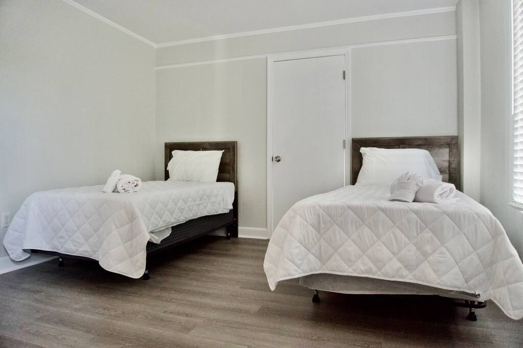 Wavecrest Grand with Pool Great for Groups