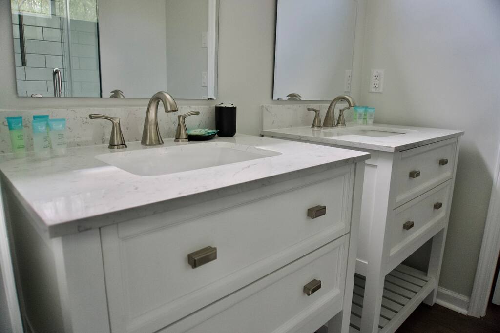 Wavecrest Grand with Pool Great for Groups