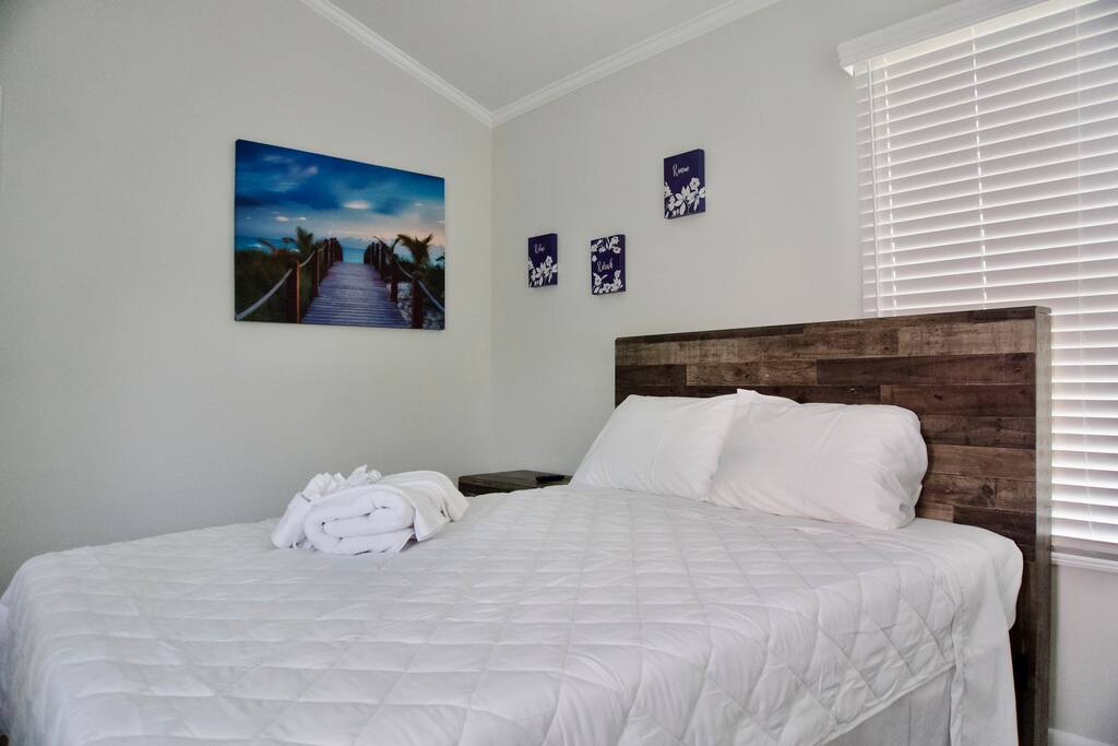 Wavecrest Grand with Pool Great for Groups