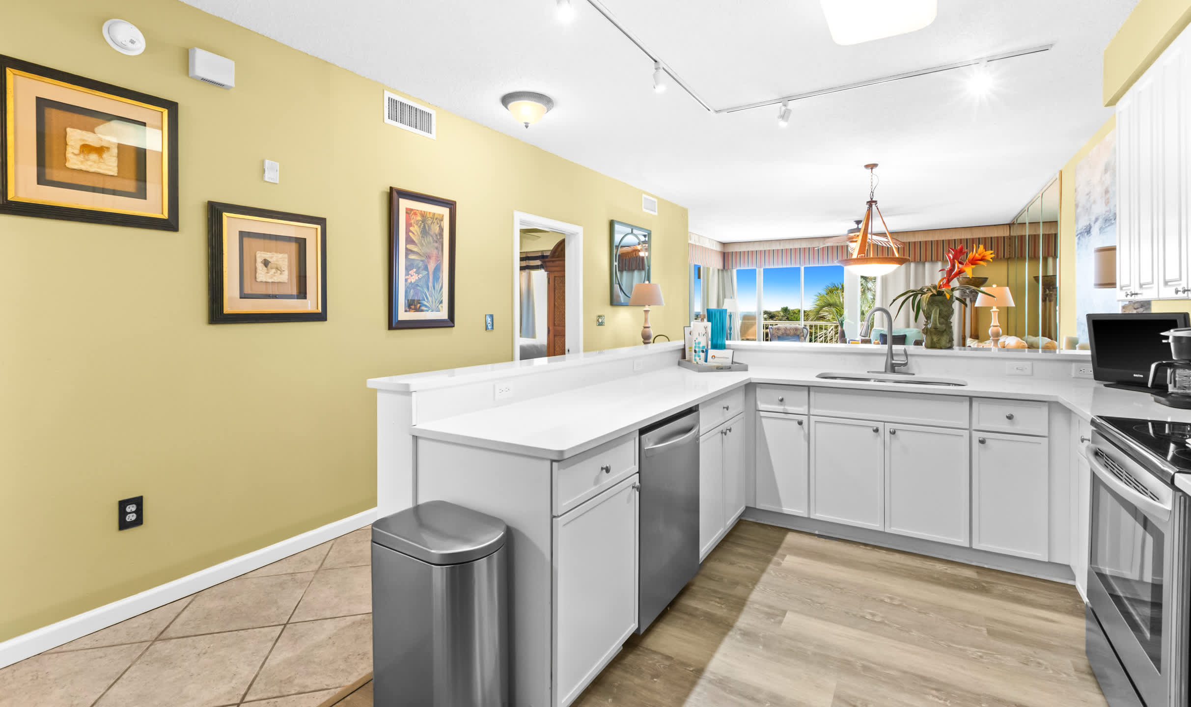 The Crescent 104 | Photo 9