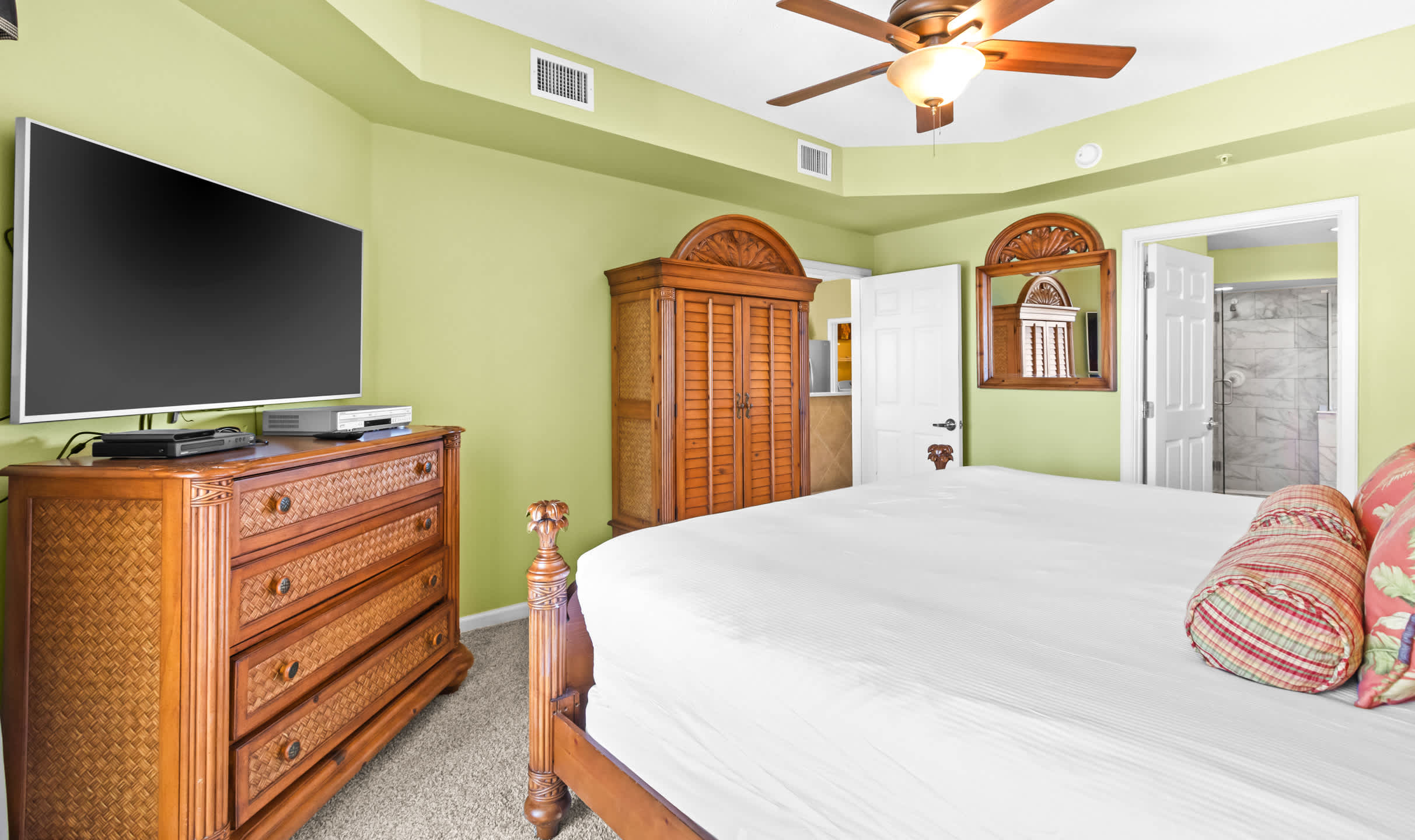 The Crescent 104 | Photo 13