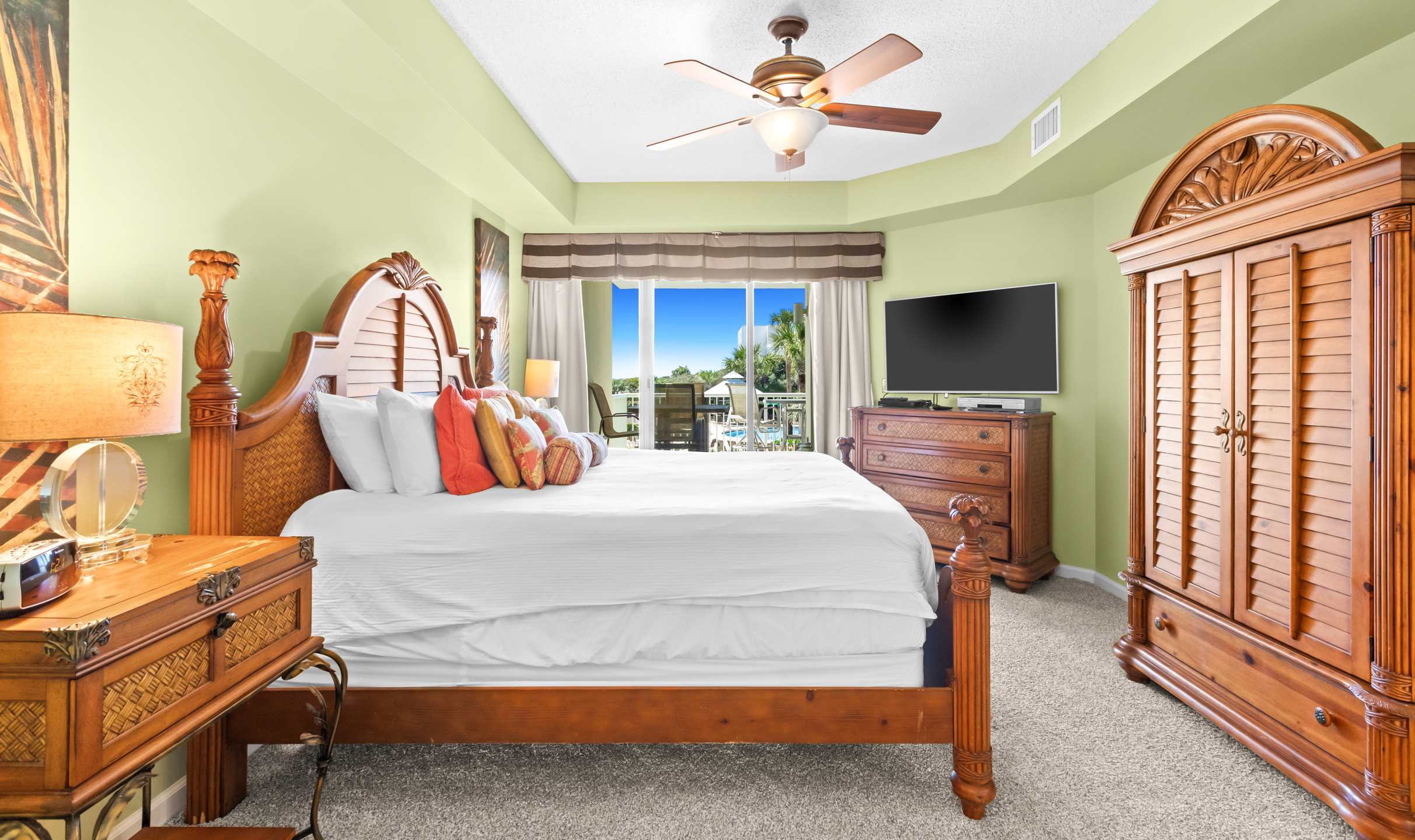 The Crescent 104 | Photo 14