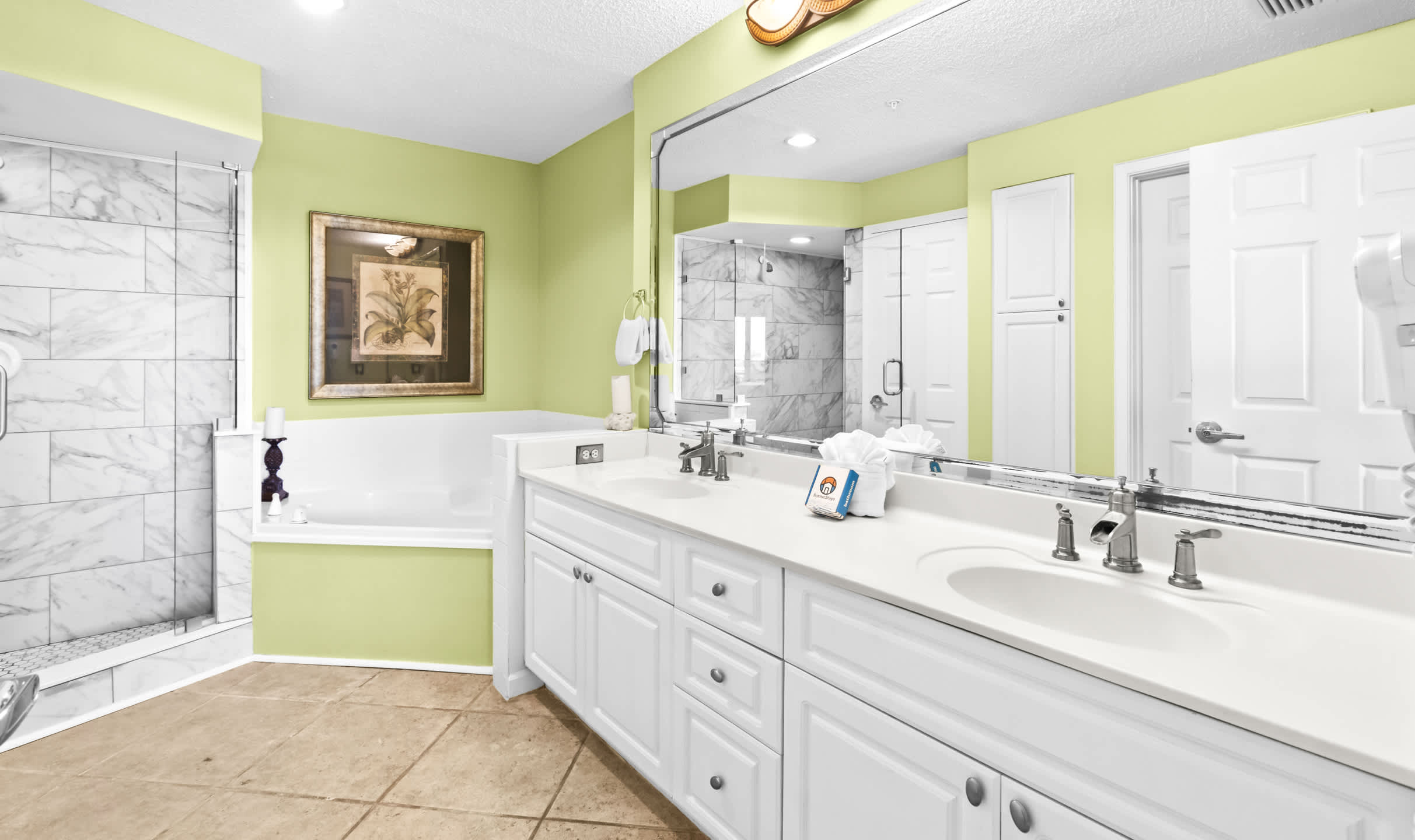 The Crescent 104 | Photo 15