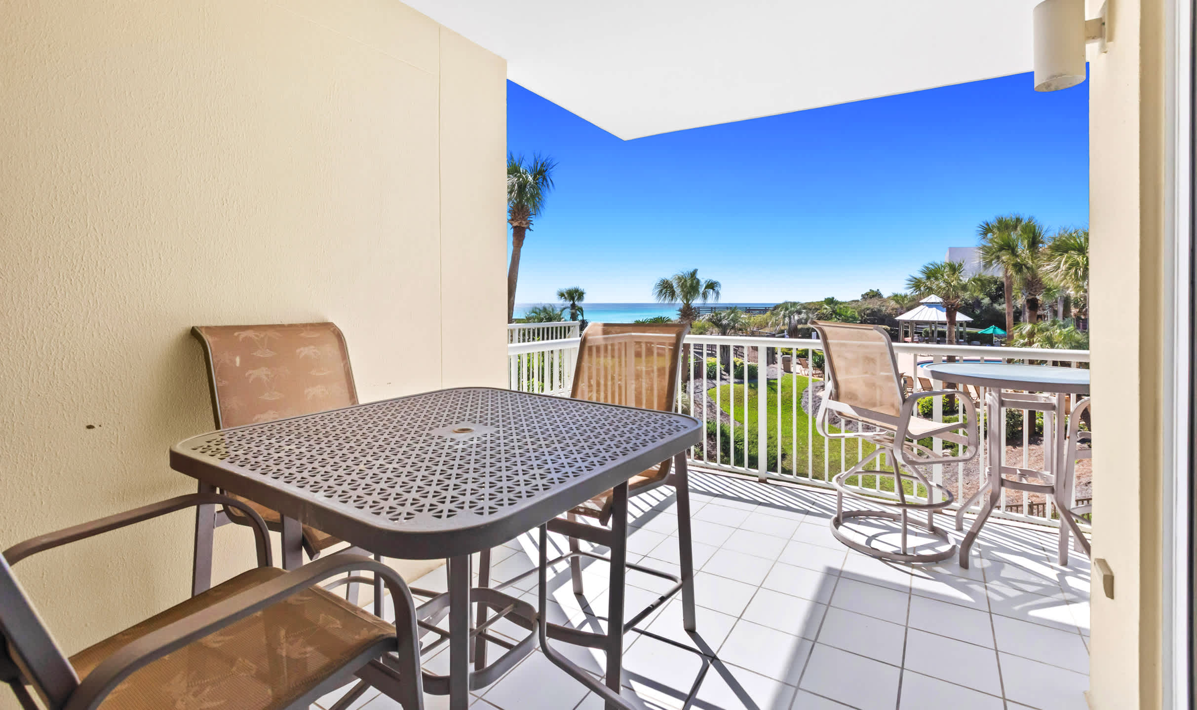 The Crescent 104 | Photo 24