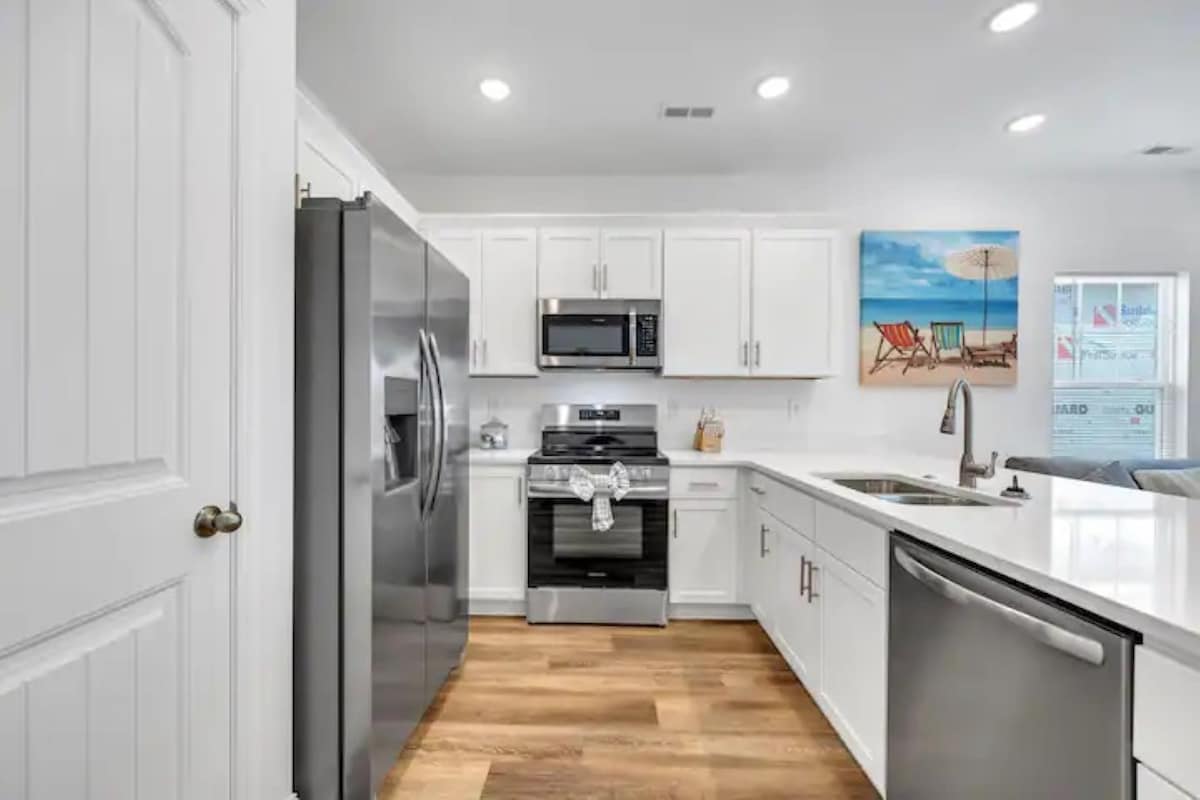 Emerald Horizon New Beach House Free Pets