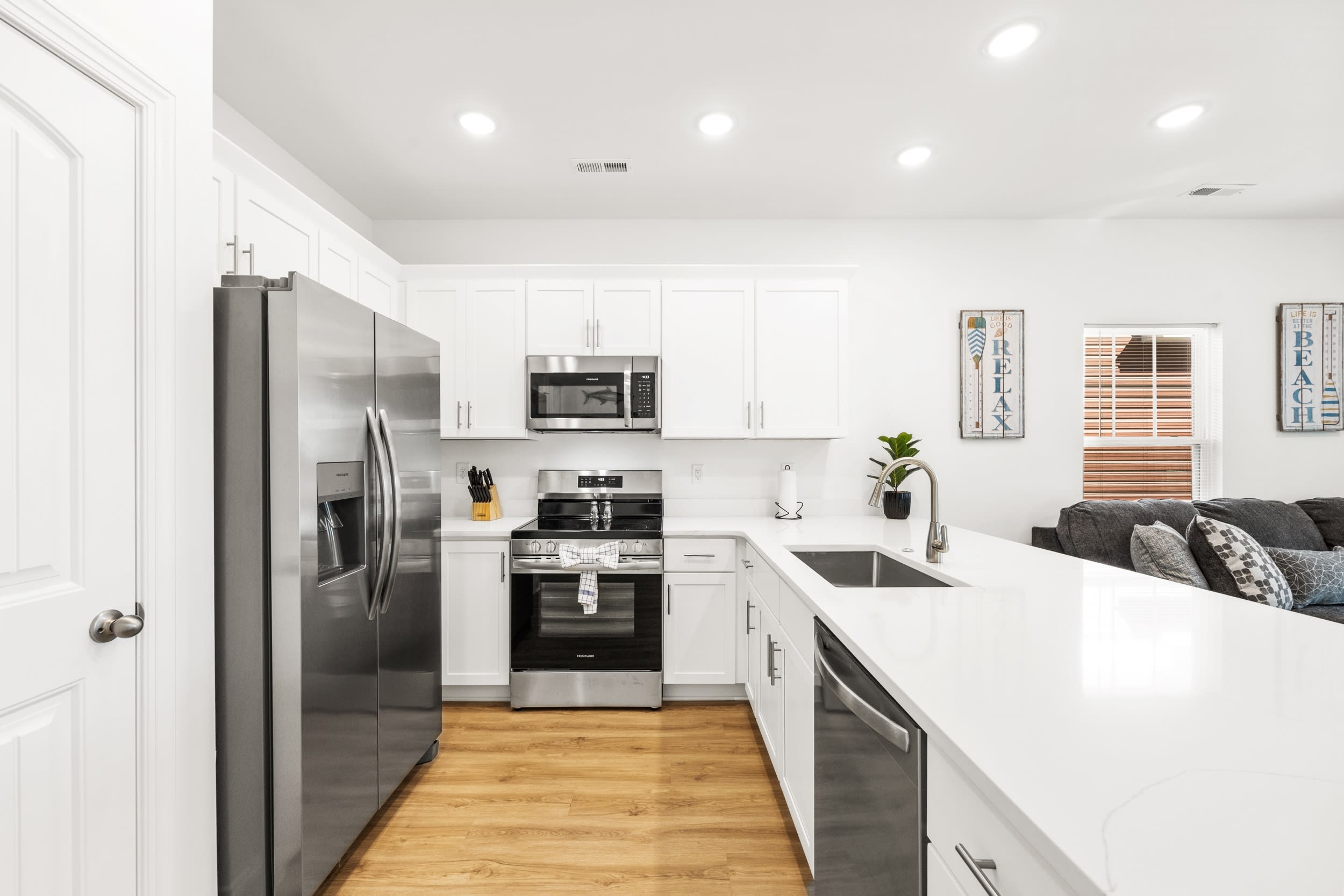 Emerald Horizon New Beach House Free Pets