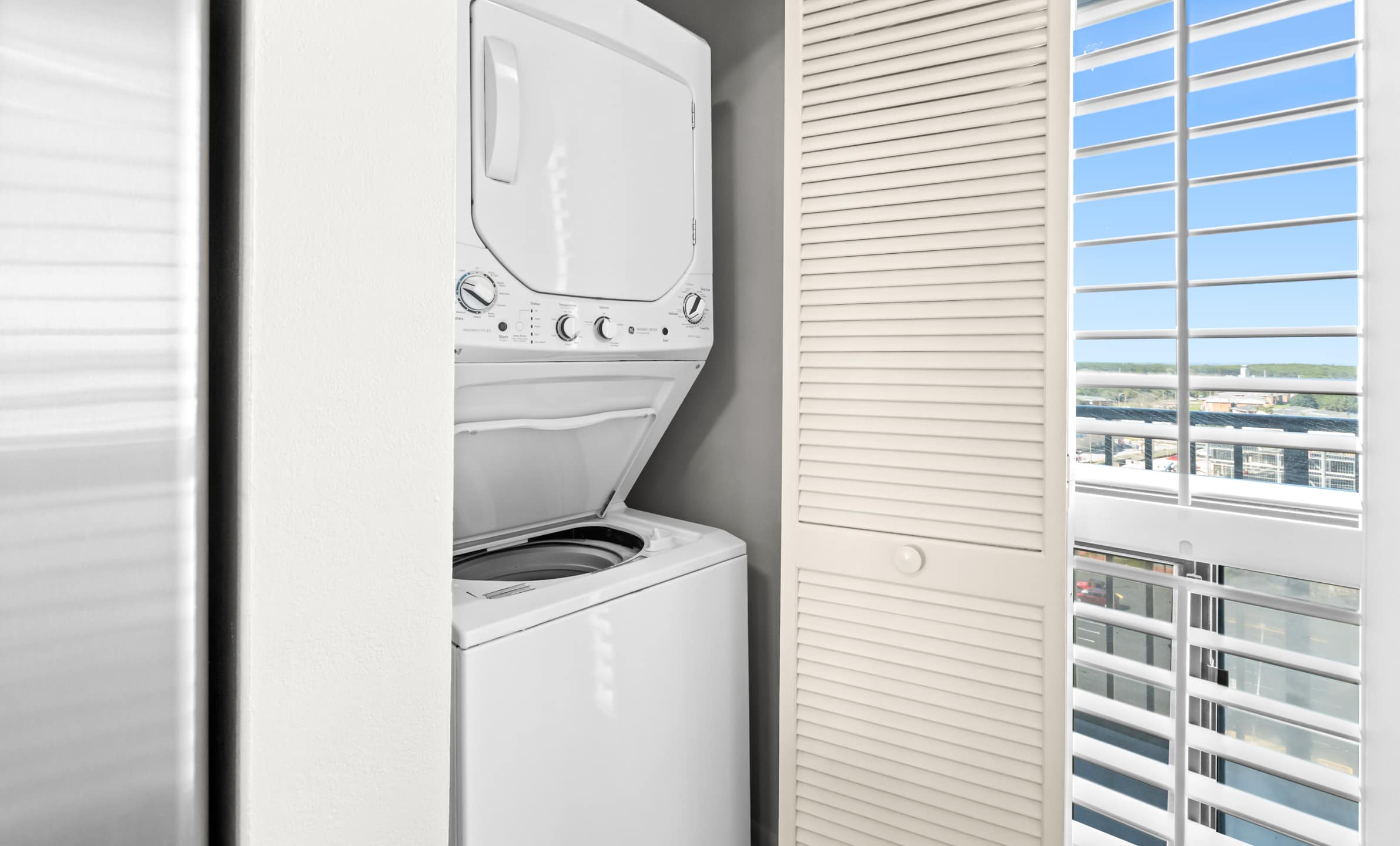 Emerald Towers 1202 8