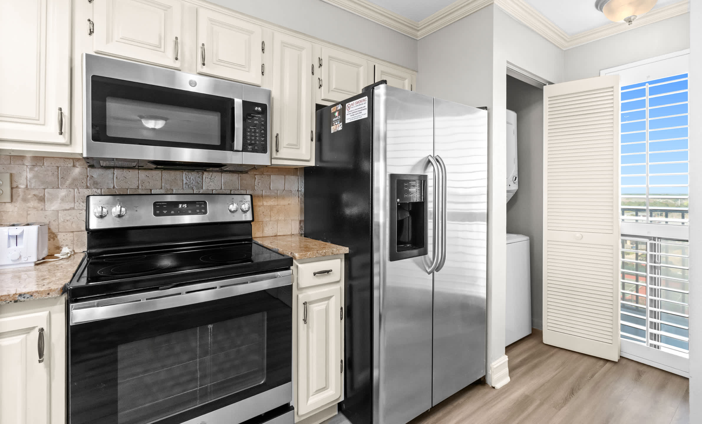 Emerald Towers 1202 7