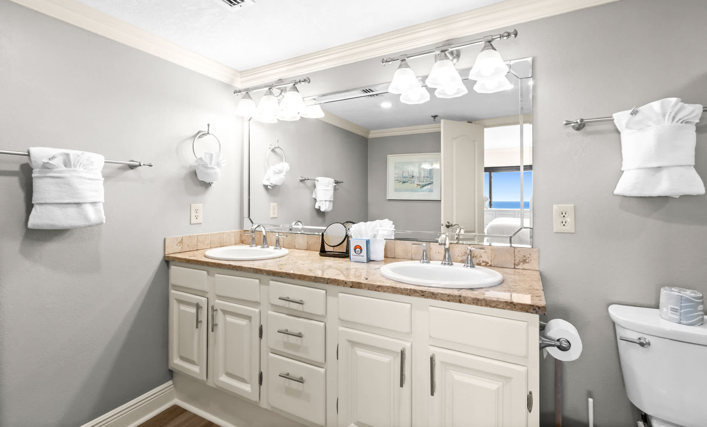 Emerald Towers 1202 25