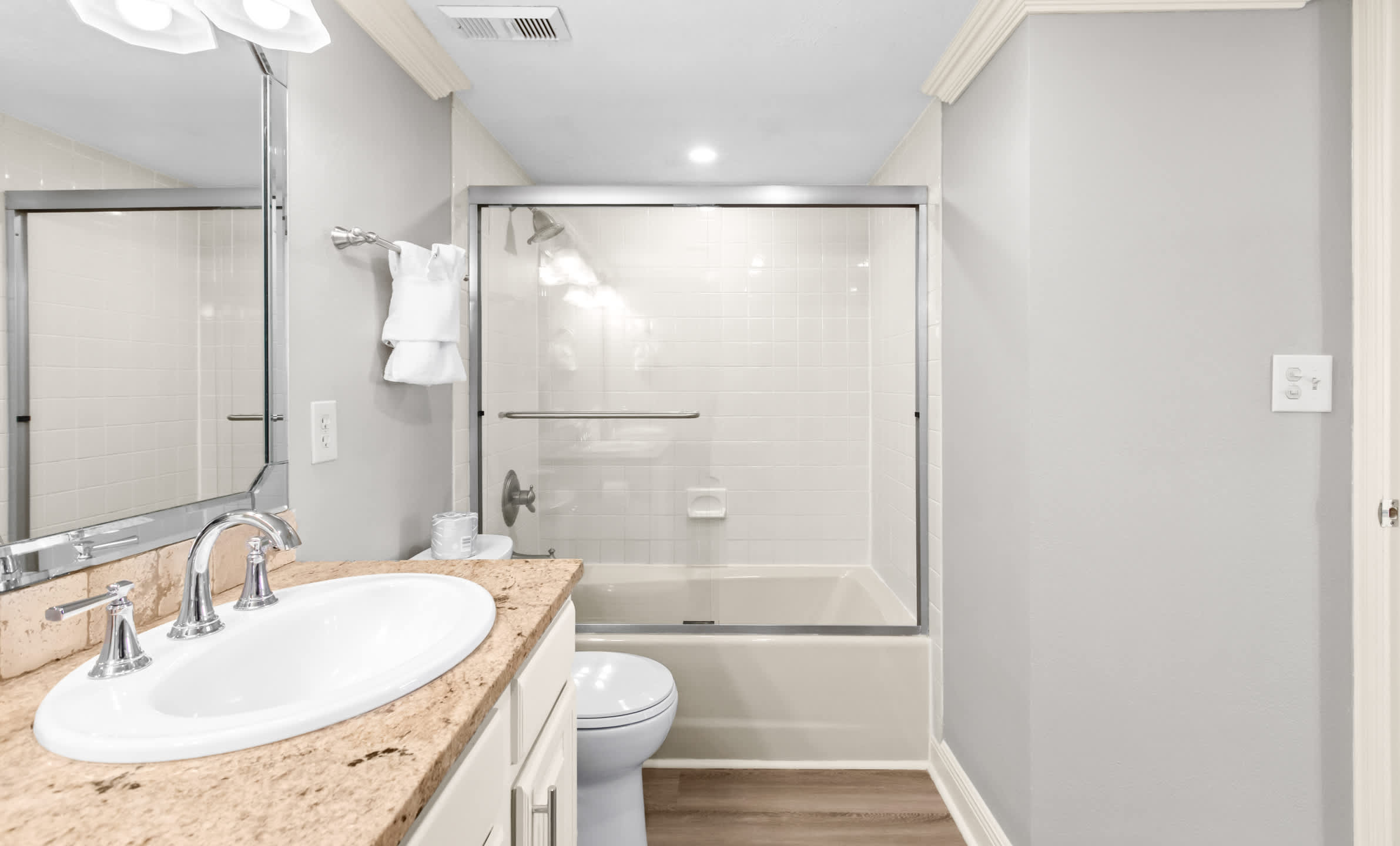 Emerald Towers 1202 26