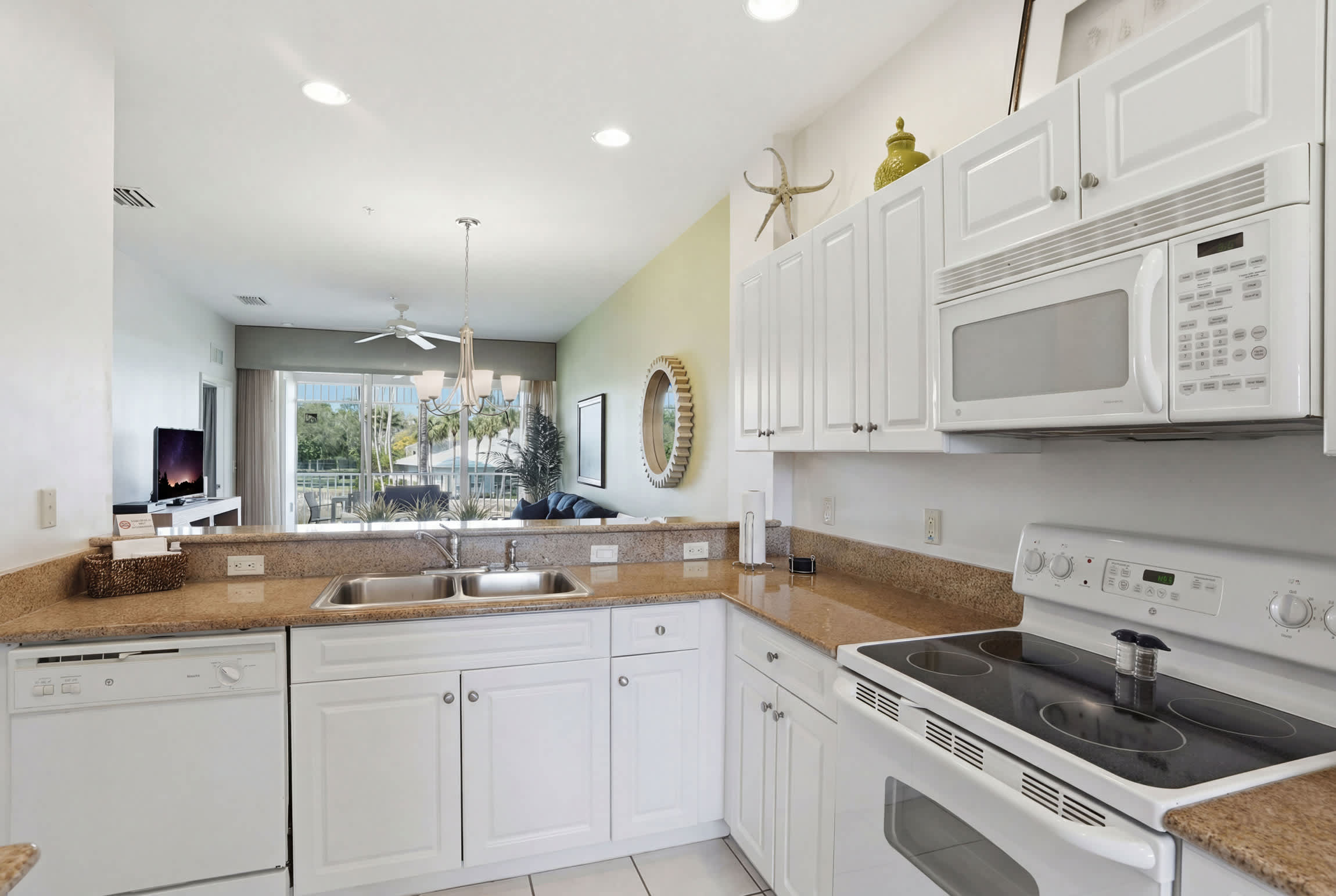 Green Links Two Bedroom Standard Villa with Den 7