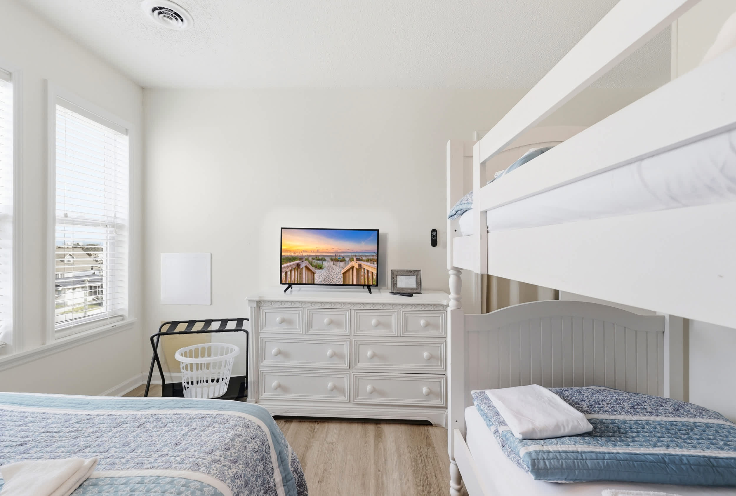 Ocean Terrace Modern Villa Steps to Sea