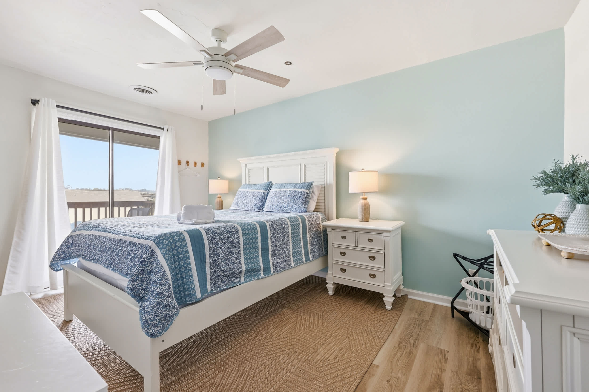 Ocean Terrace Modern Villa Steps to Sea