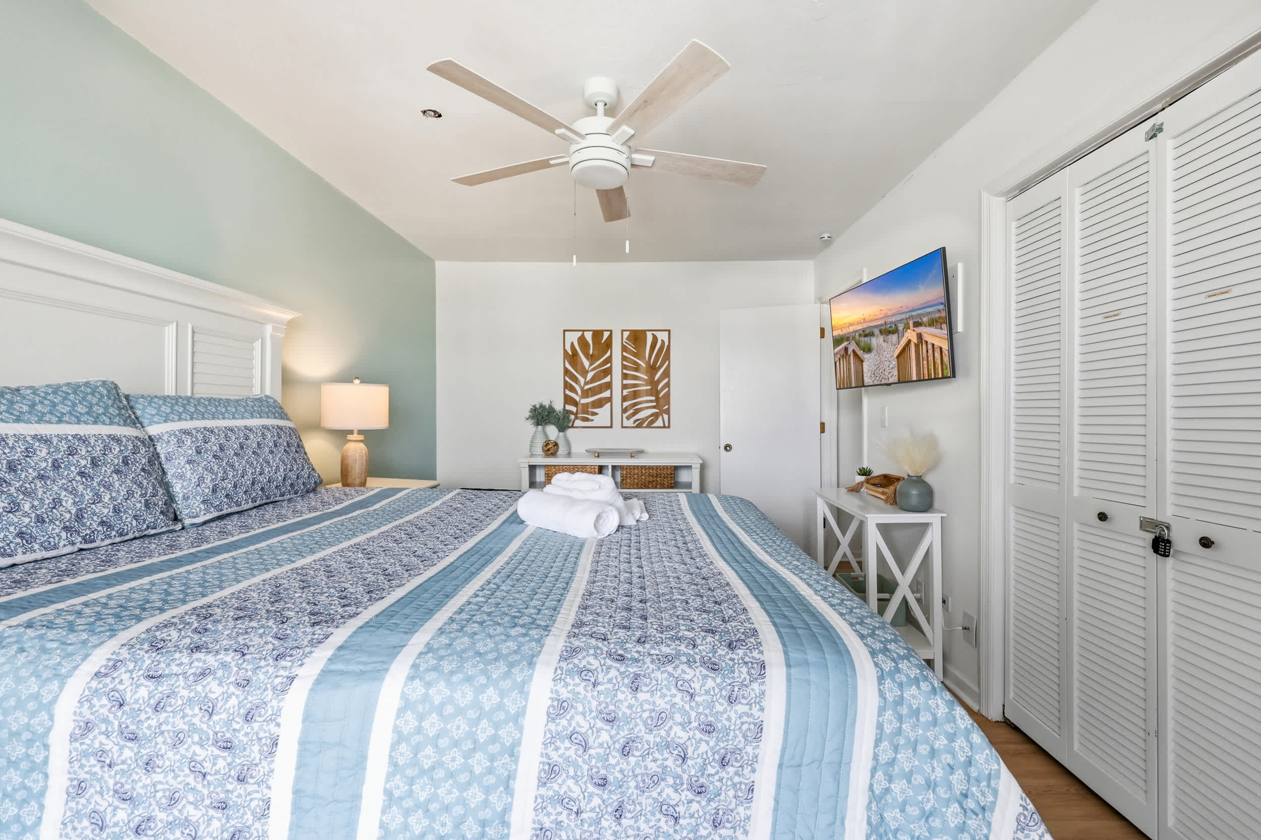 Ocean Terrace Modern Villa Steps to Sea