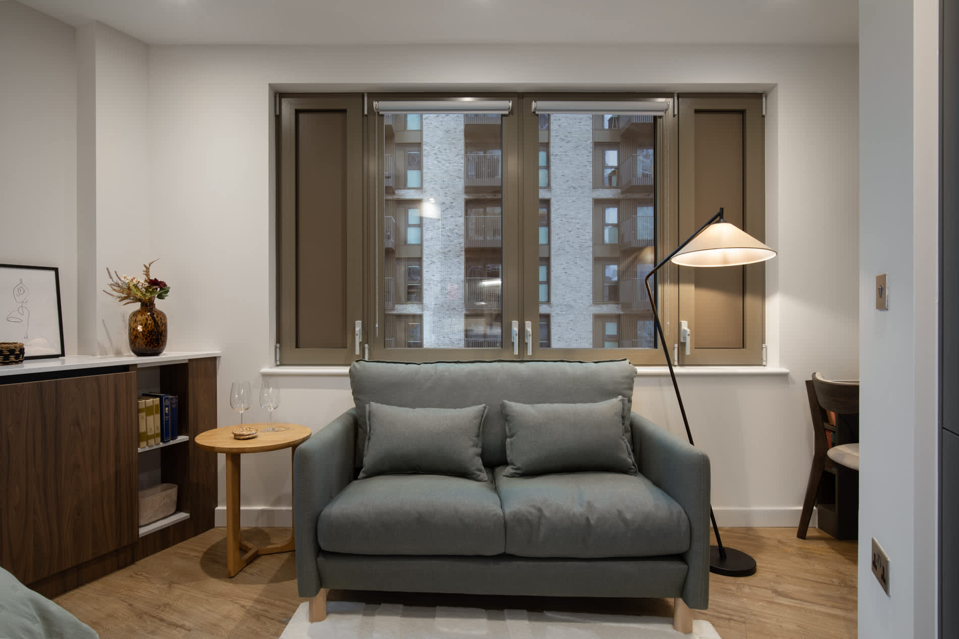 Roomy Studio 2304A