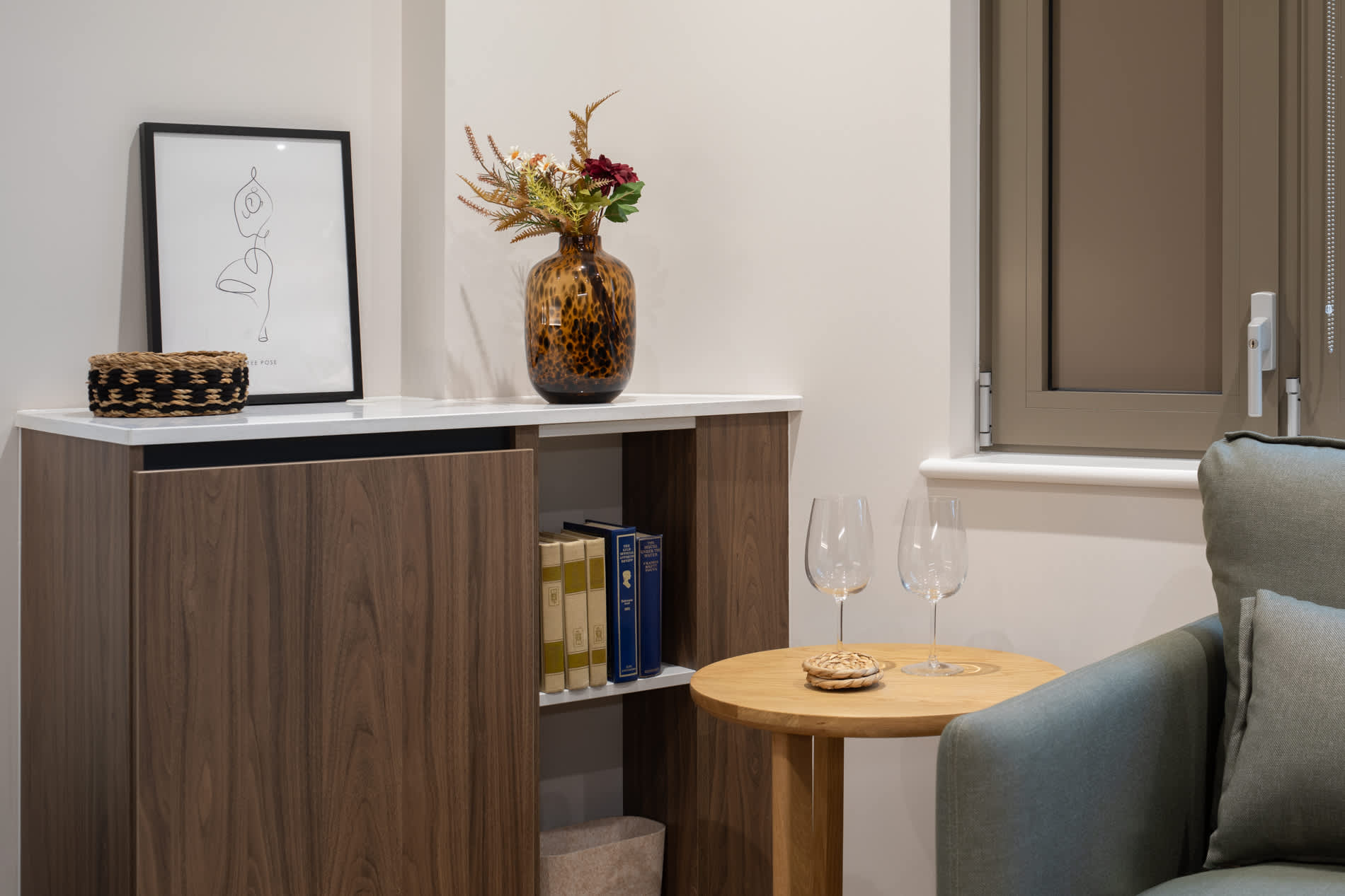 Roomy Studio 2504A