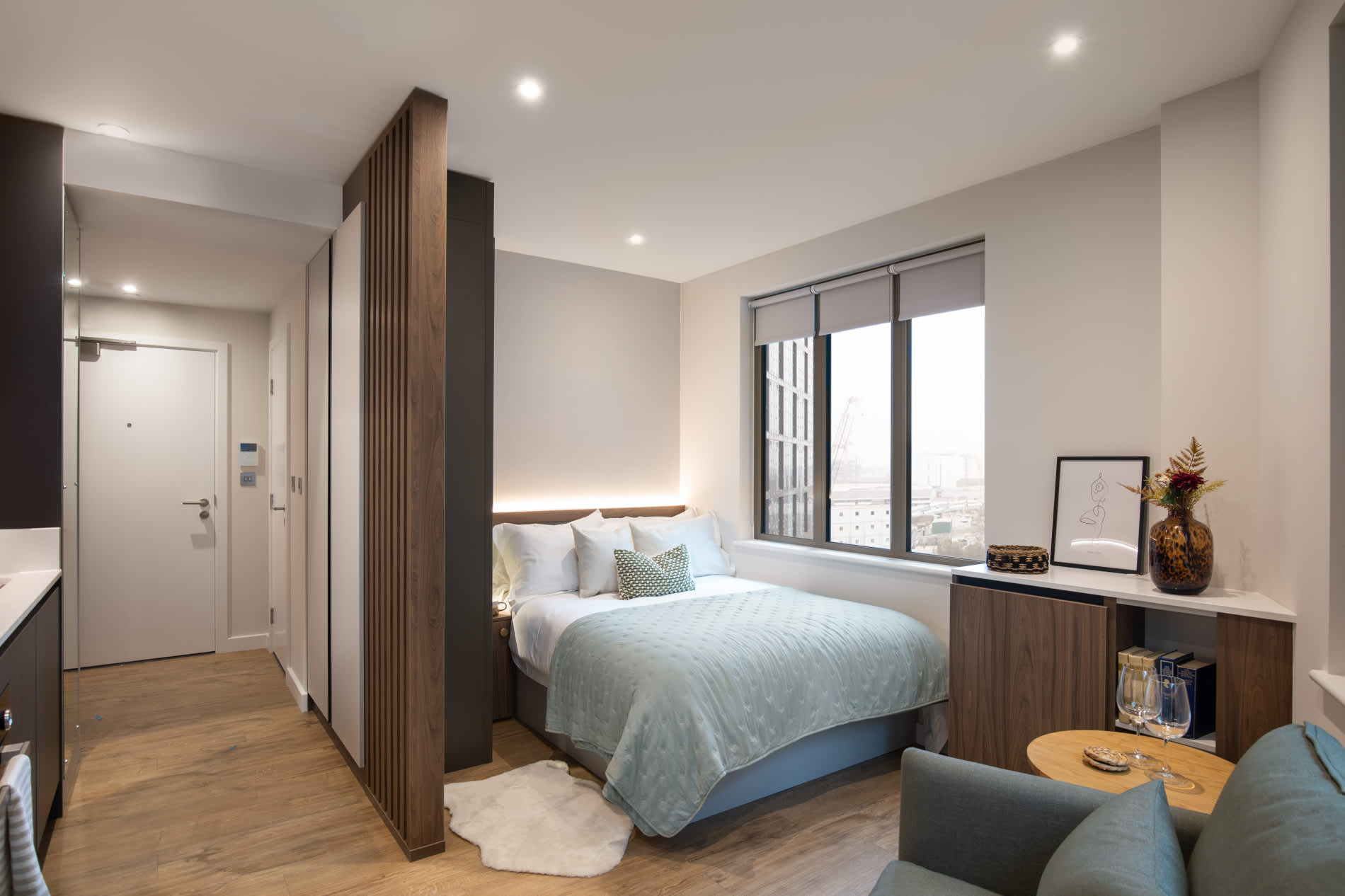 Roomy Studio 2804A