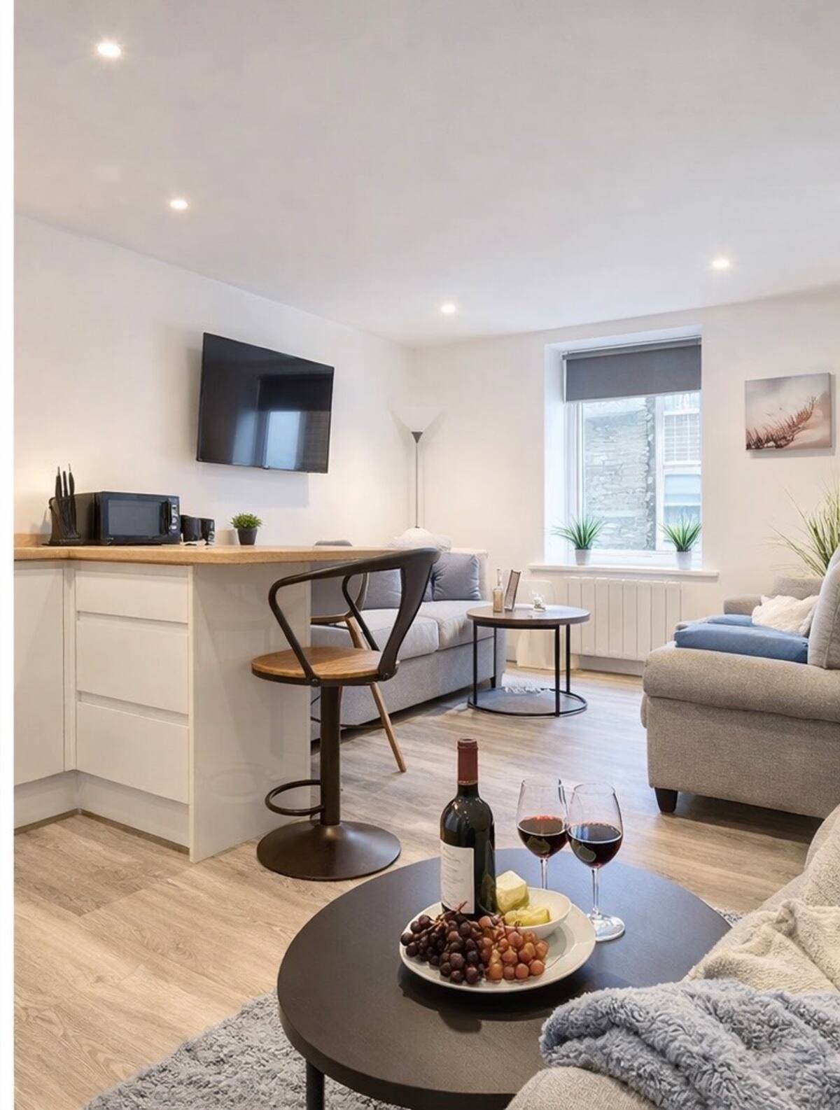Modern 2BR apt in Central Penzance • Walk to Sea — Penzance, England — vacation rental