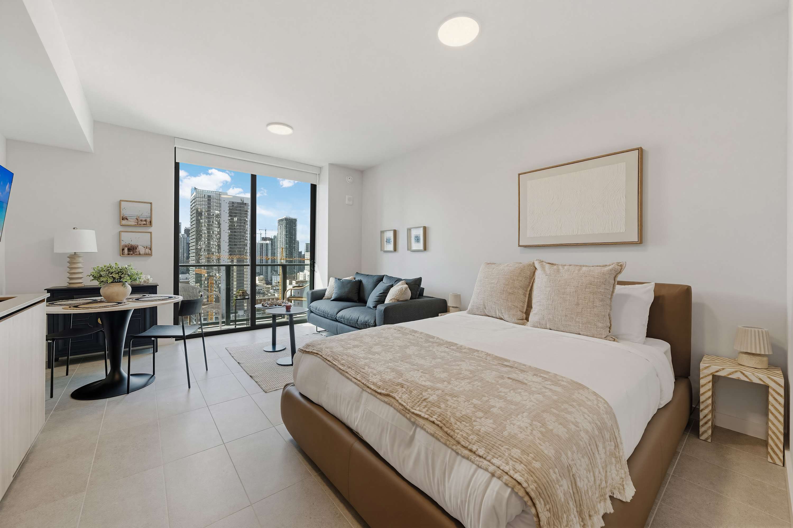 Cielo Studio- Downtown Location and City Views