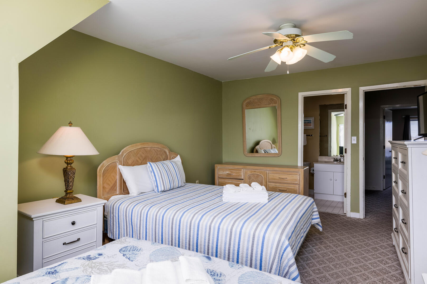 Second floor guest bedroom with en suite bathroom