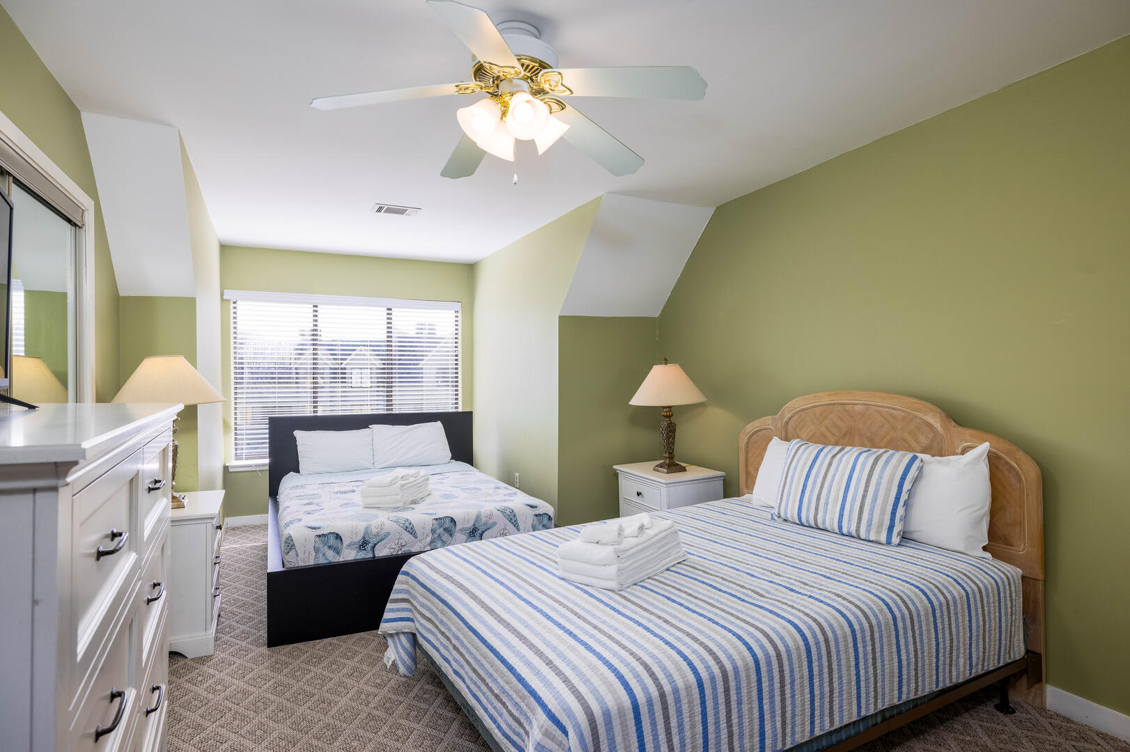 Second floor guest bedroom with en suite bathroom