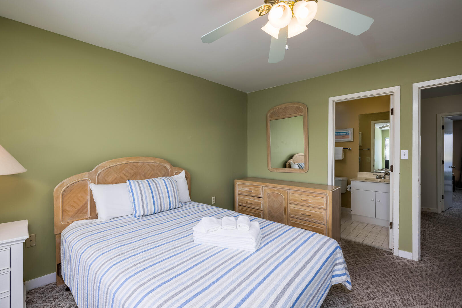 Second floor guest bedroom with en suite bathroom