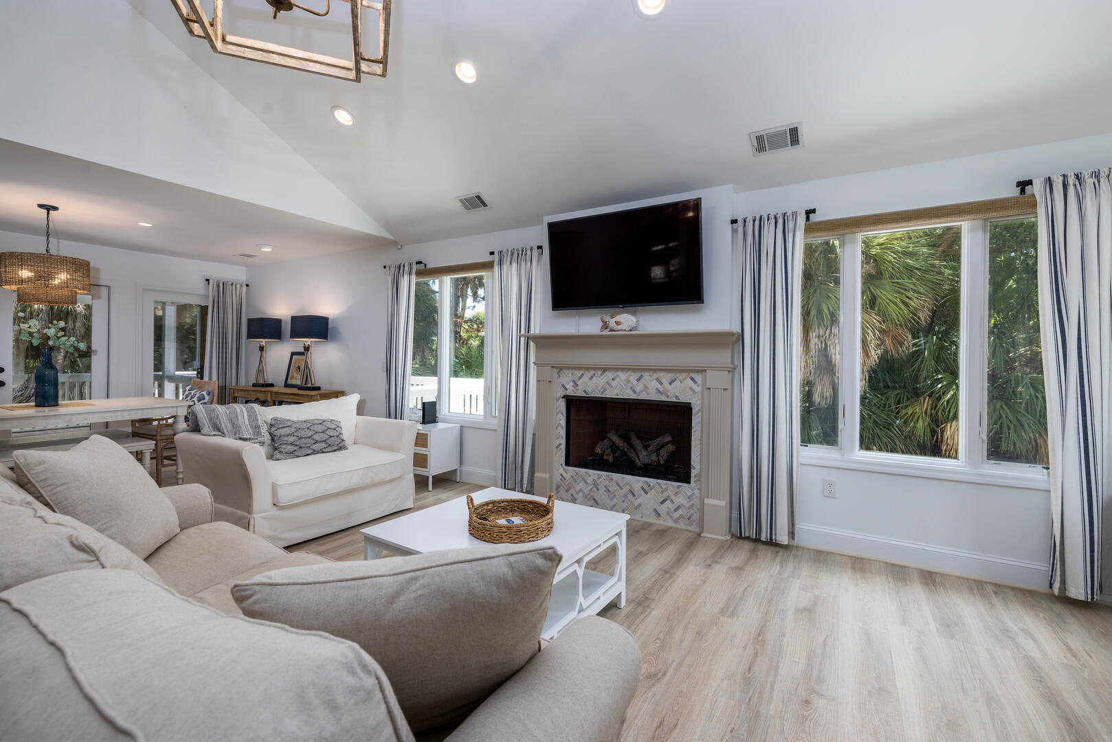 Open concept living room, dining room, and chef's kitchen.