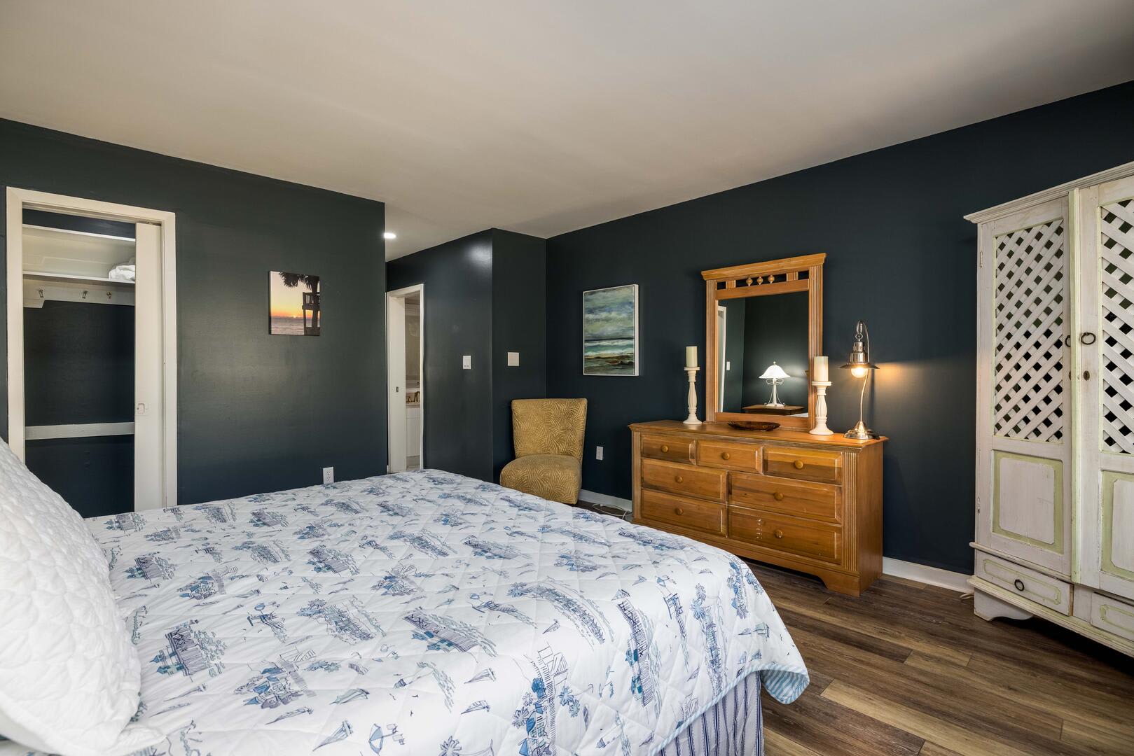 Primary bedroom with en suite bathroom