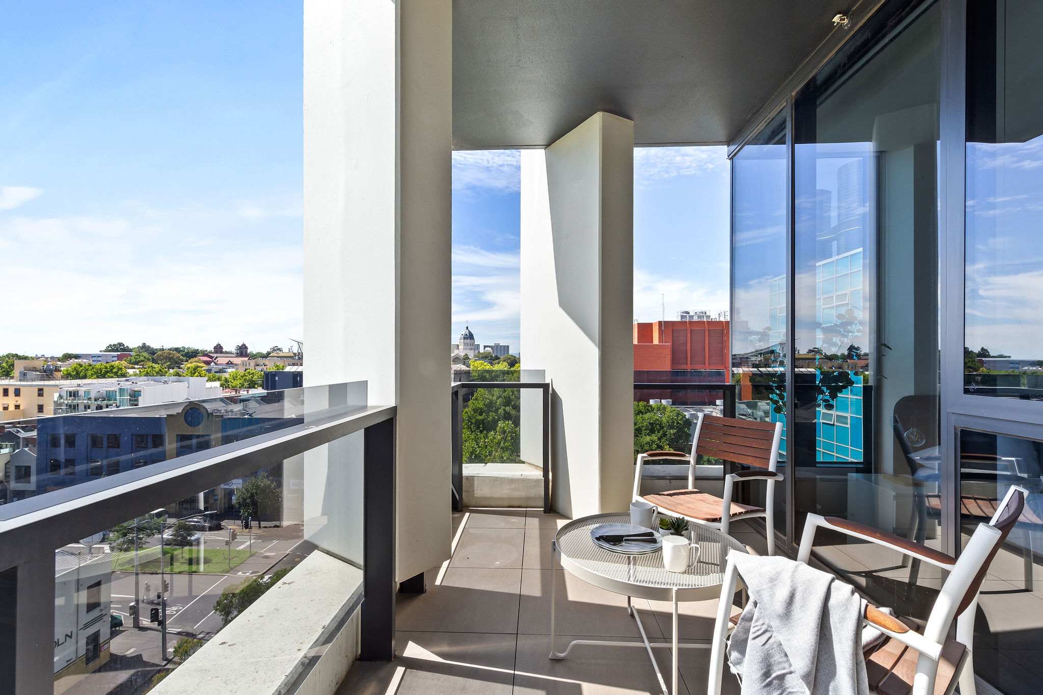 Modern 2BR Apt w Parking Near Melbourne Central — Carlton, VIC — vacation rental
