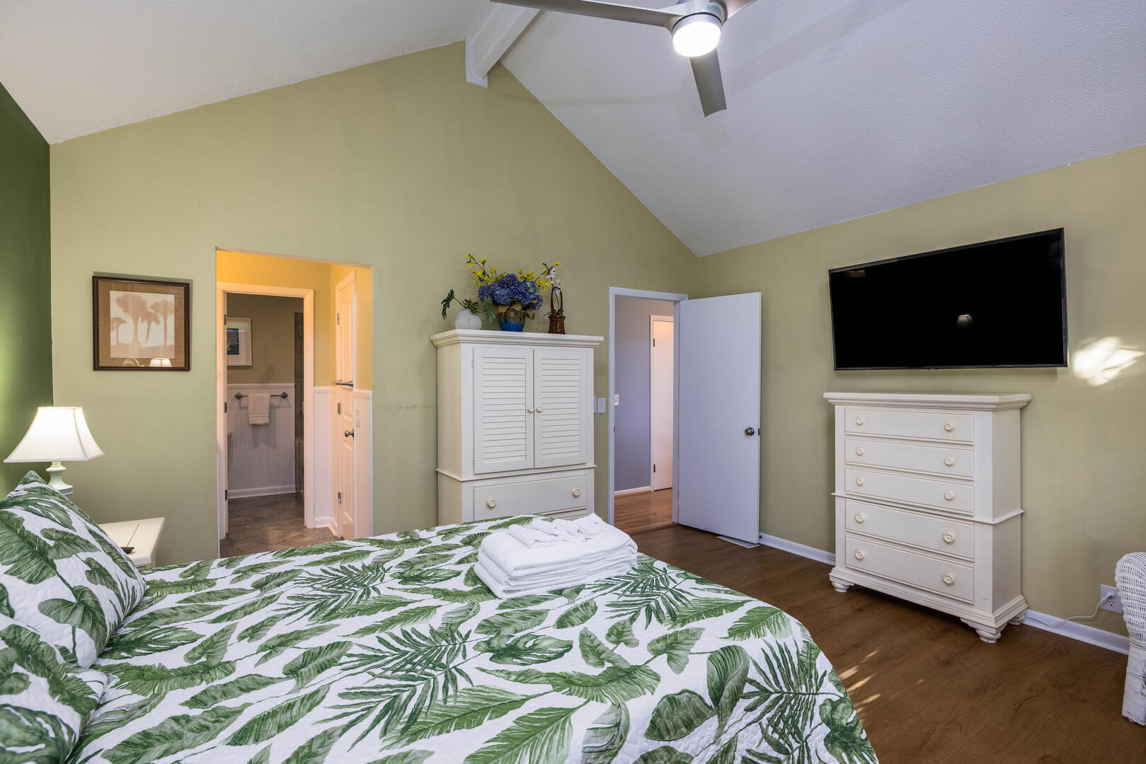 Primary bedroom with en suite bathroom