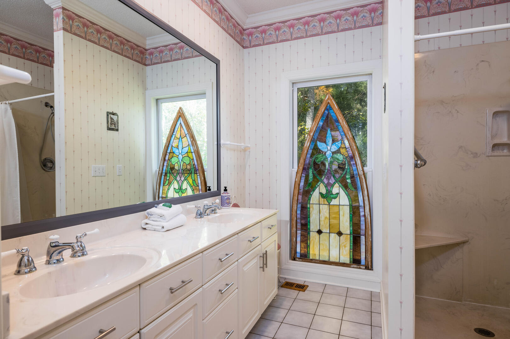 First floor primary bedroom with en suite bathroom