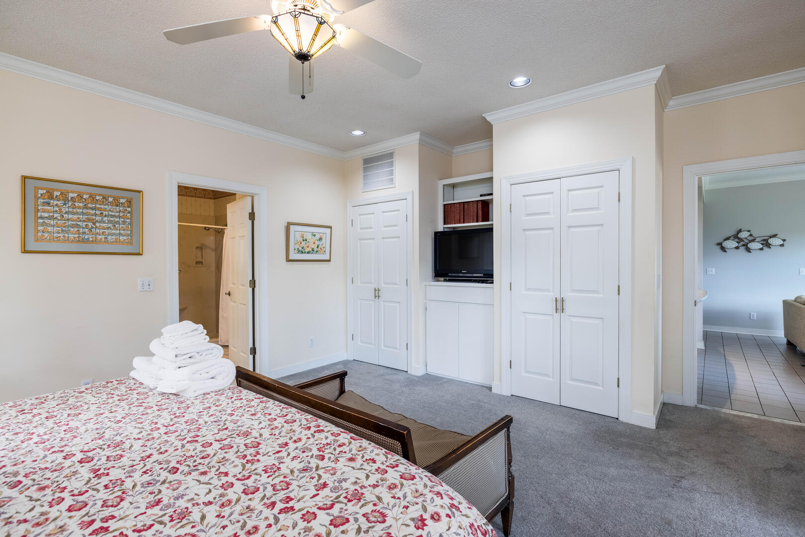 First floor primary bedroom with en suite bathroom