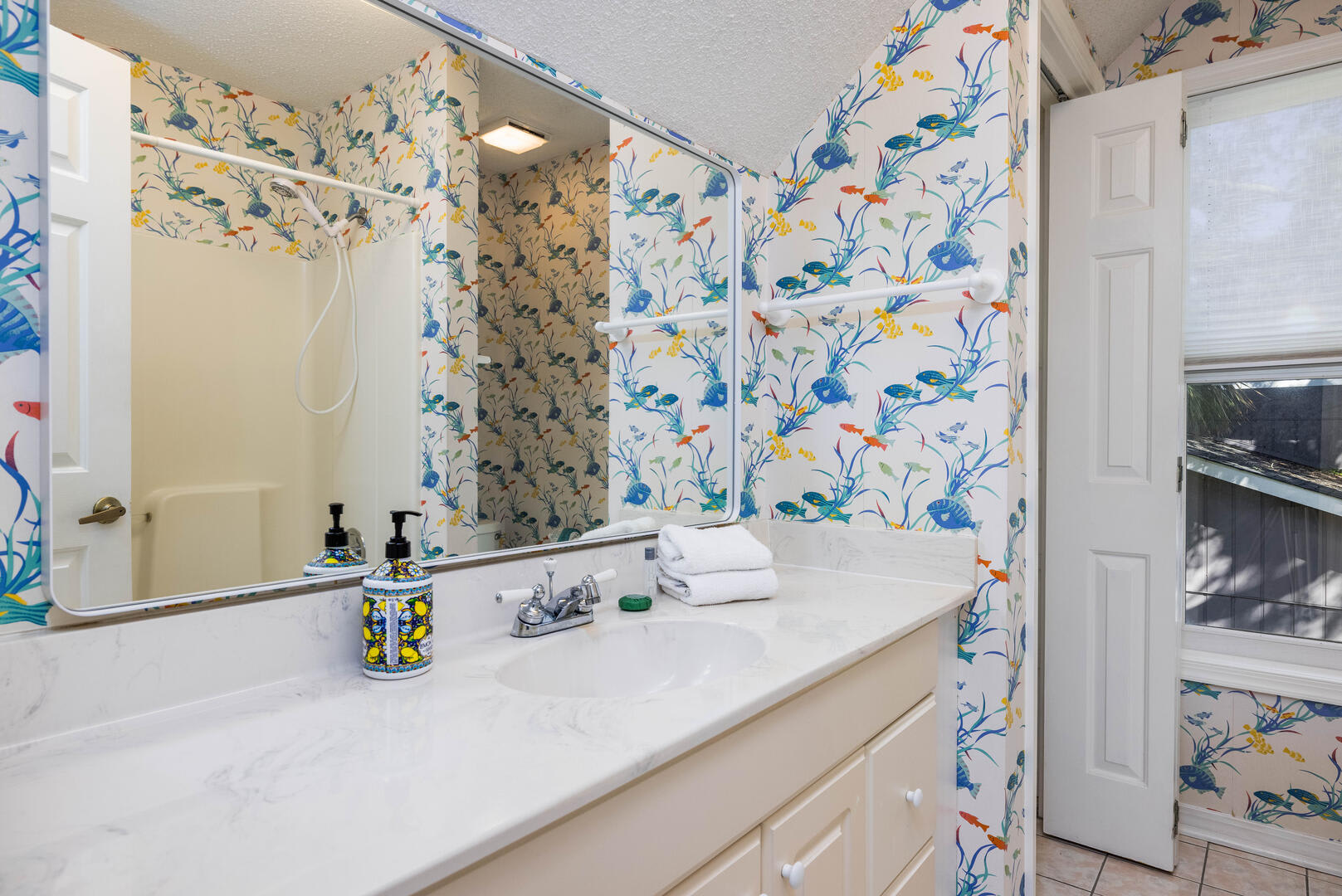 Second floor guest bedroom with en suite bathroom