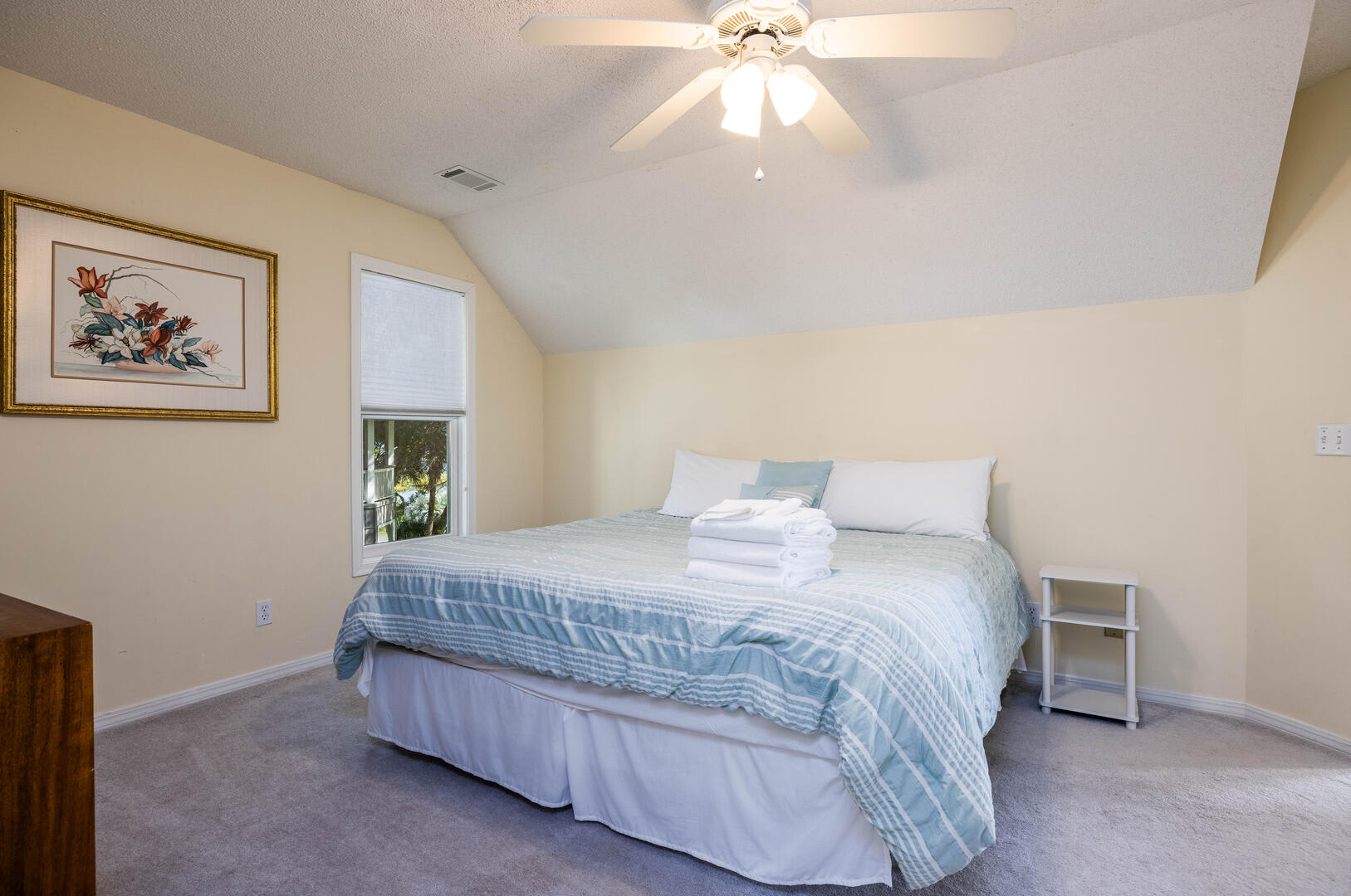 Second floor guest bedroom with en suite bathroom