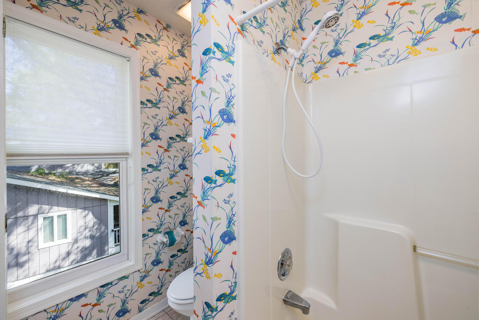 Second floor guest bedroom with en suite bathroom