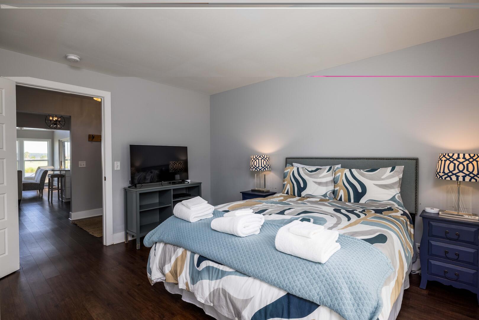 Guest bedroom with en suite bathroom