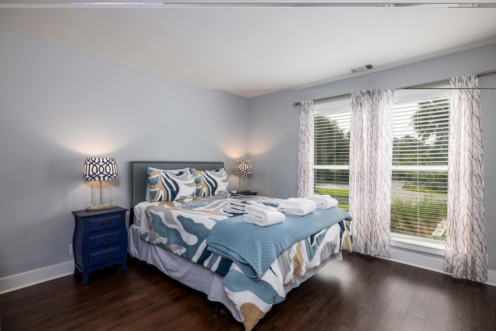 Guest bedroom with en suite bathroom