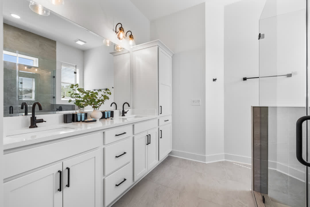 10 Gorgeous Full Bathrooms Plus 2 Half Bathrooms