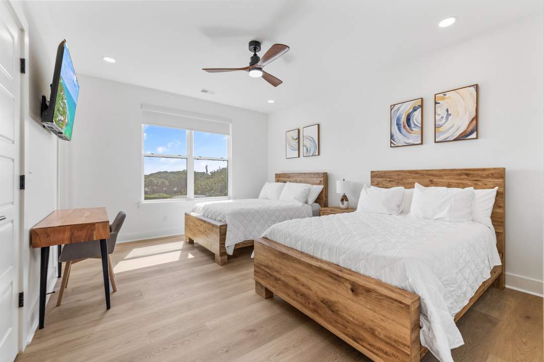 10 Bedrooms Sleeps 32