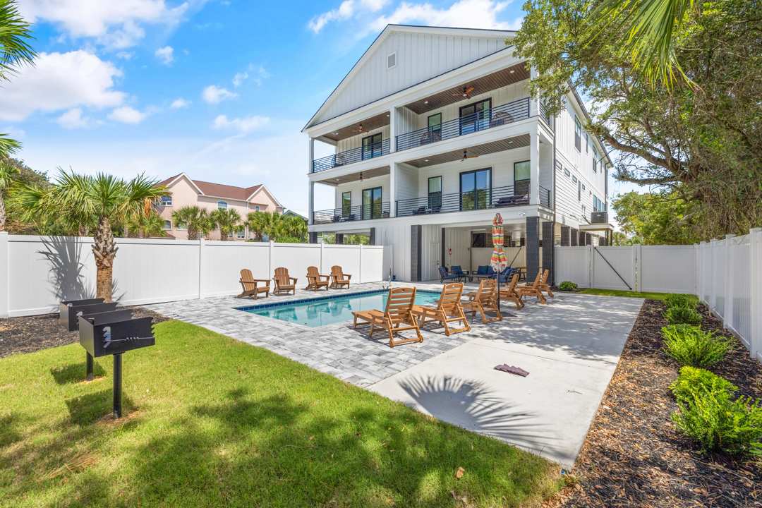 2 Private Pools and 4 Charcoal Grills