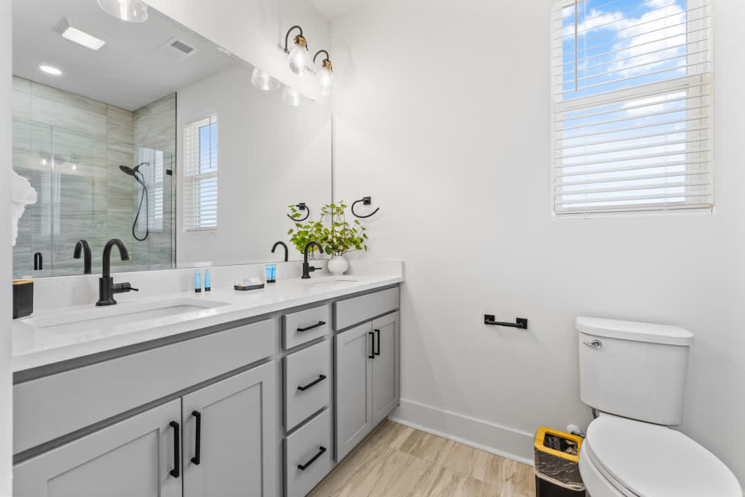 10 Gorgeous Full Bathrooms Plus 2 Half Bathrooms