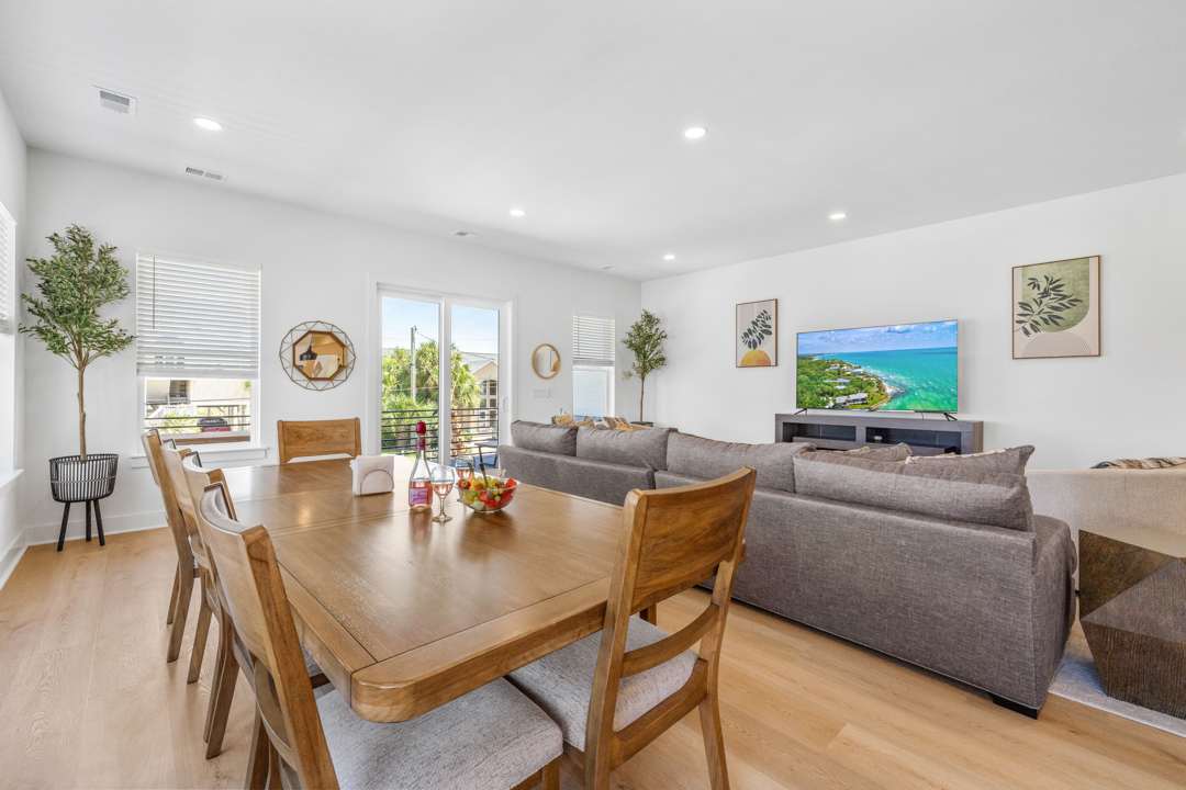 2 Dining Areas, Plus Additional Seating at 2 Kitchen Bars and Balcony and Patio Picnic Tables