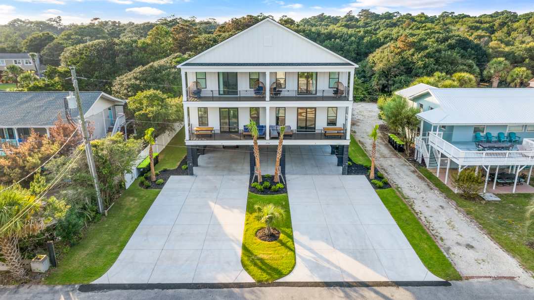 Casa Blanca Palace Right Across the Street from the Beach