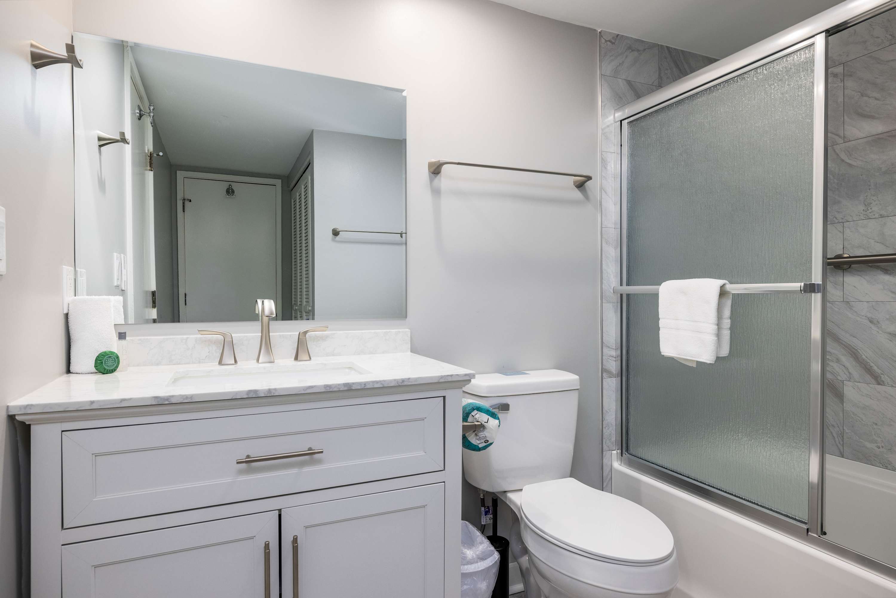 Fully Renovated Guest Bathroom with Shower/ Tub Combo 