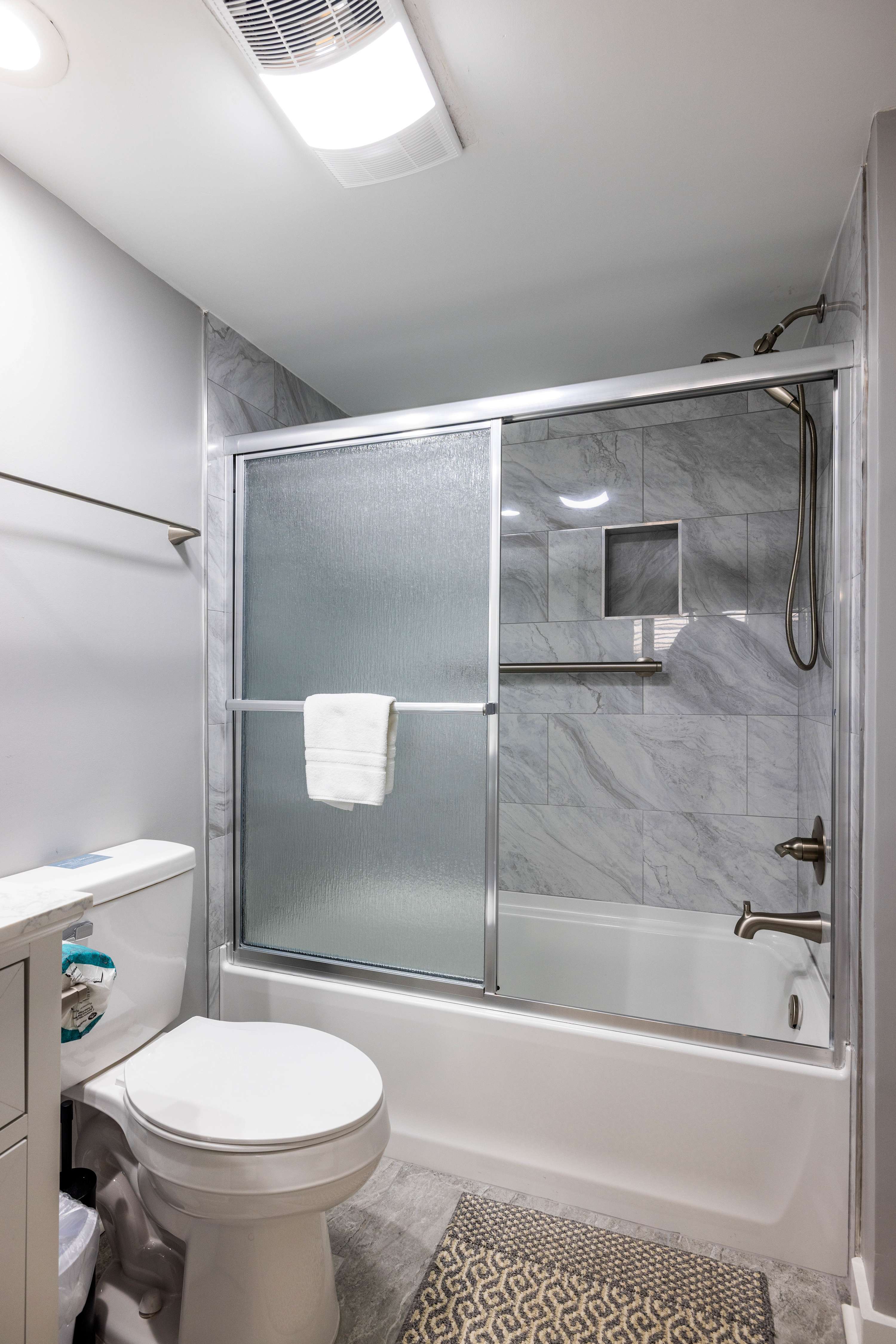 Fully Renovated Guest Bathroom with Shower/ Tub Combo 
