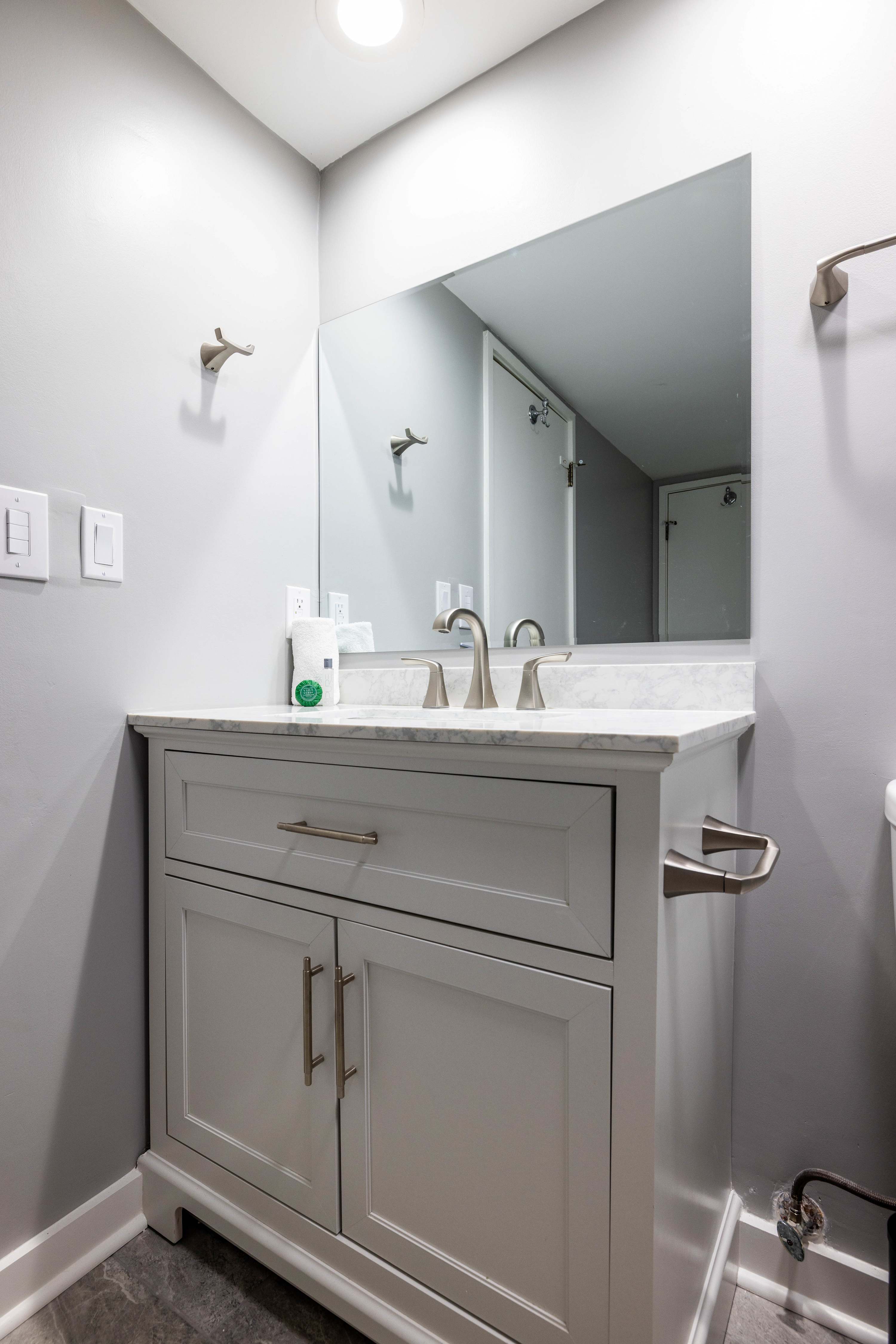 Fully Renovated Guest Bathroom with Shower/ Tub Combo 