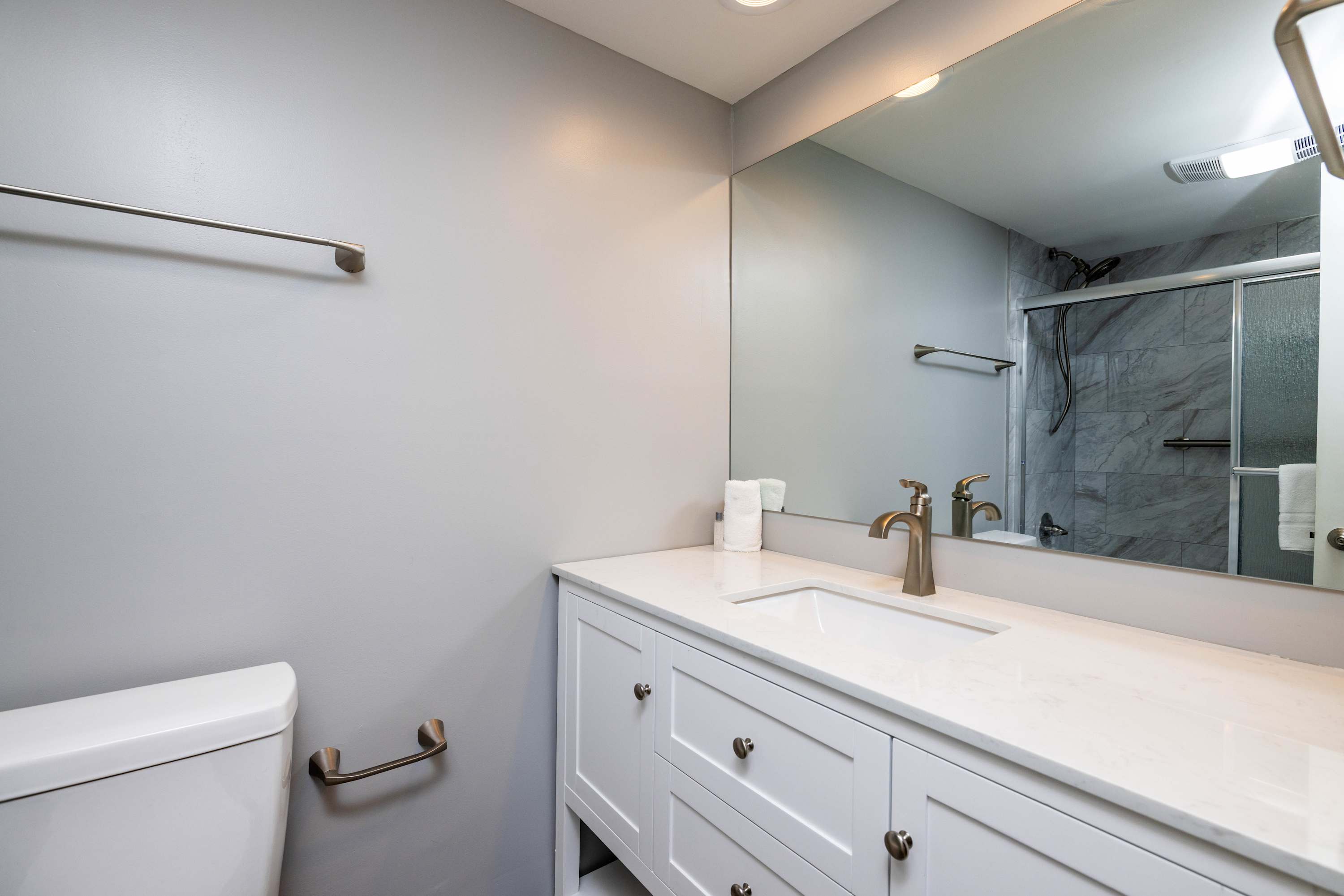 Hall Bathroom Upstairs with Shower/Tub Combo 