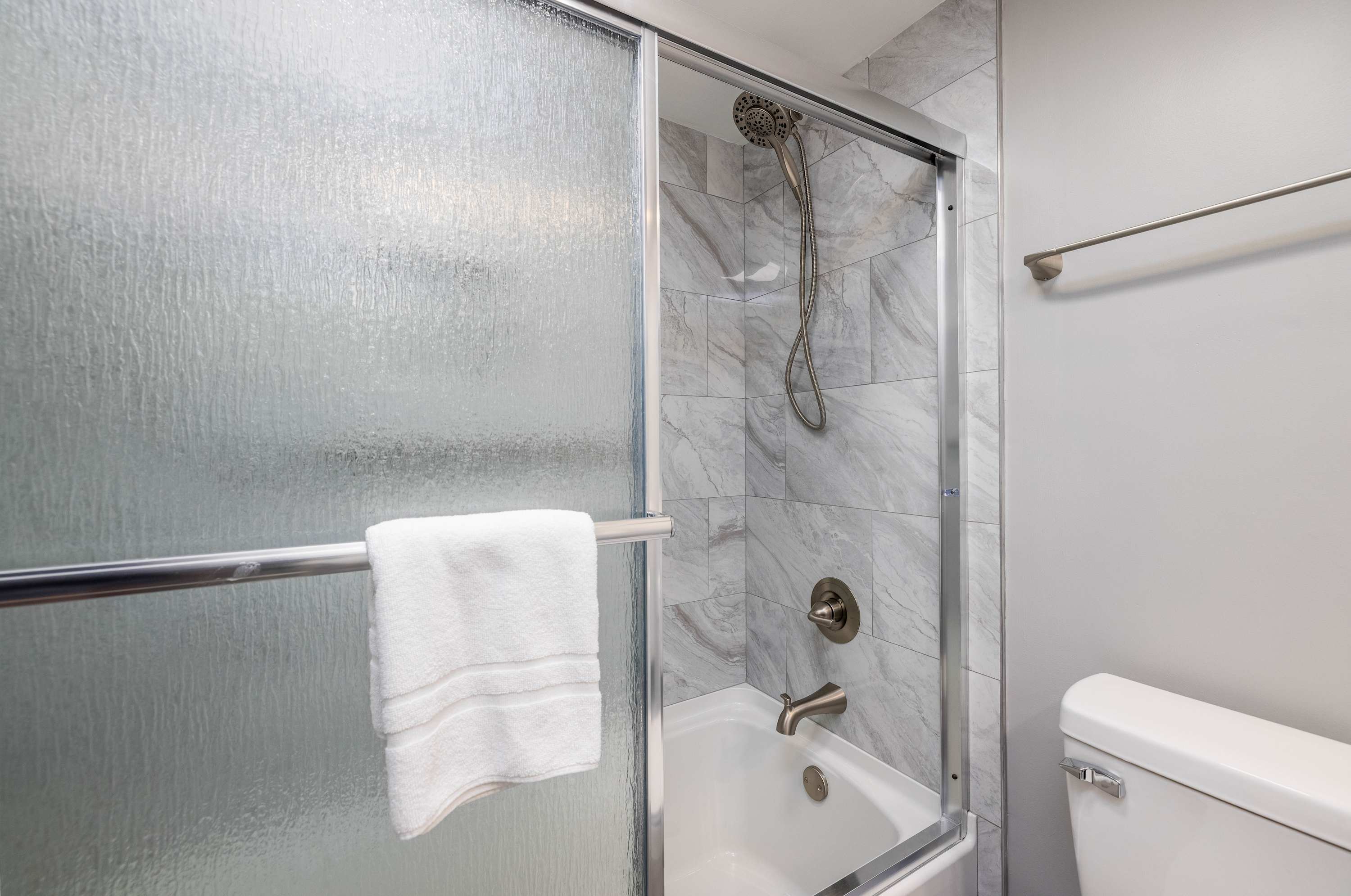 Hall Bathroom Upstairs with Shower/Tub Combo 